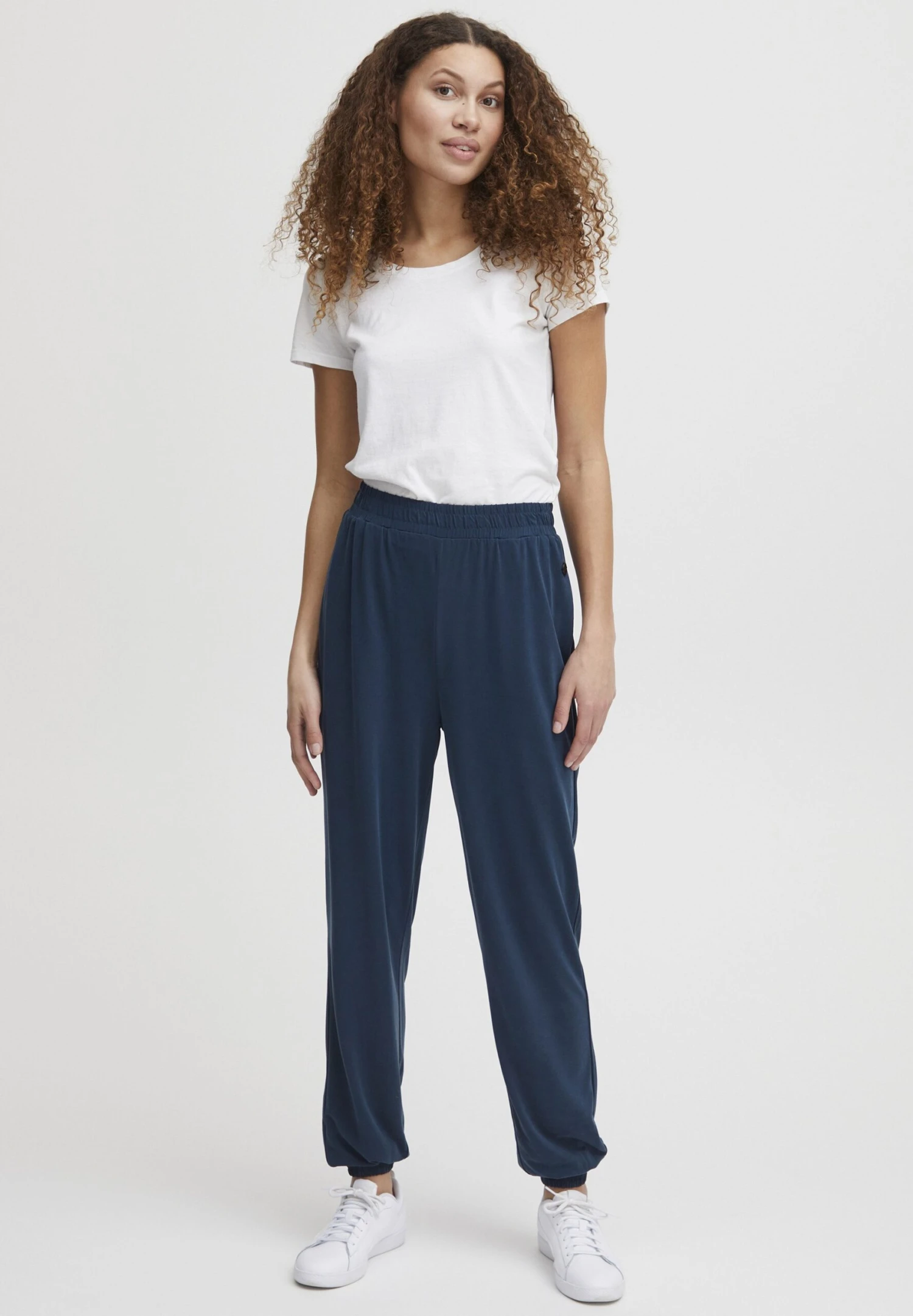 OXMO OXBRIANNA REGULAR FIT - Tracksuit Bottoms - Total Eclipse 2 OXMO OXBRIANNA REGULAR FIT - Tracksuit Bottoms - Total Eclipse - Image 2