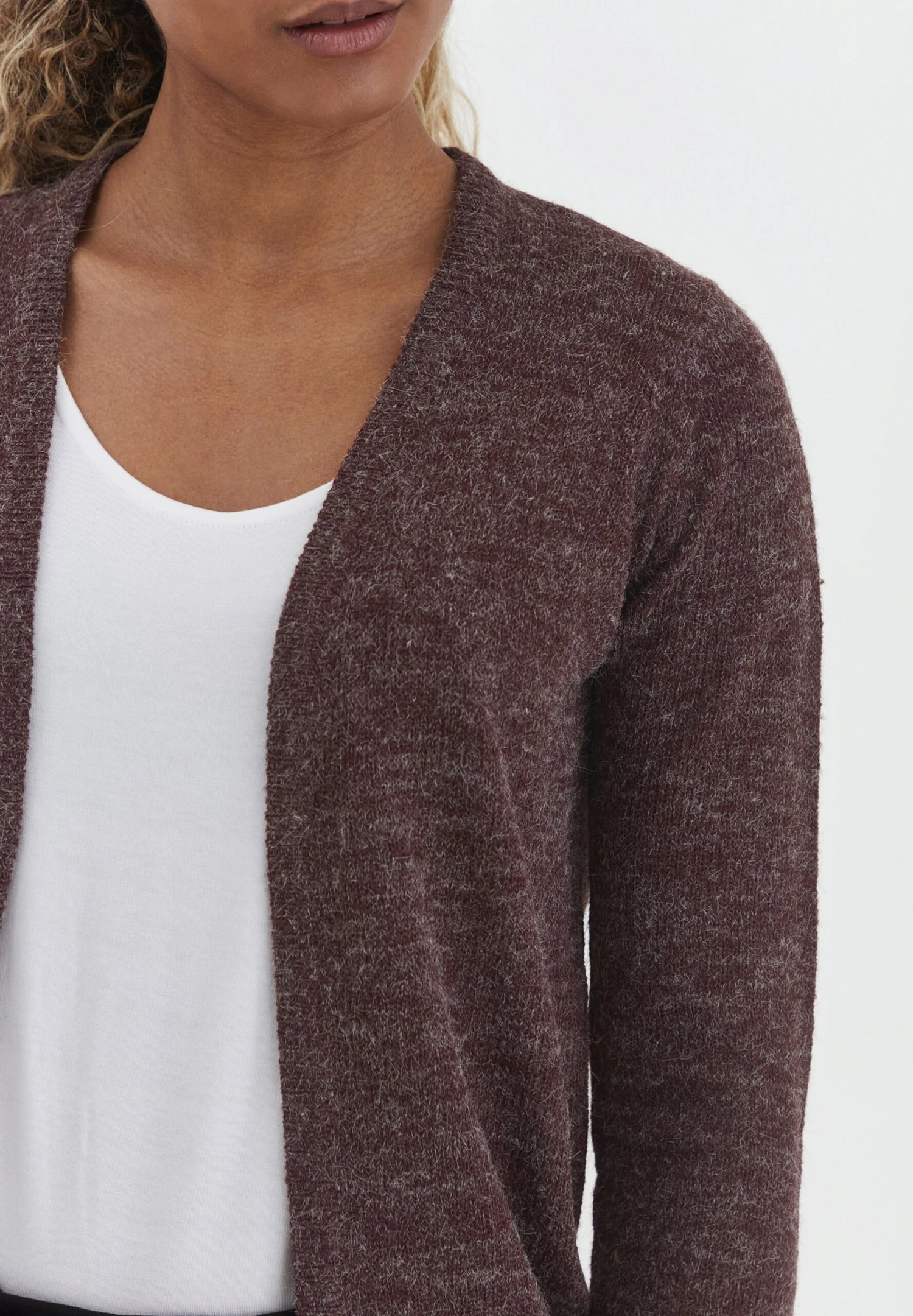 OXMO OXNENA - Cardigan - Vineyard Wine 4 OXMO OXNENA - Cardigan - Vineyard Wine - Image 4