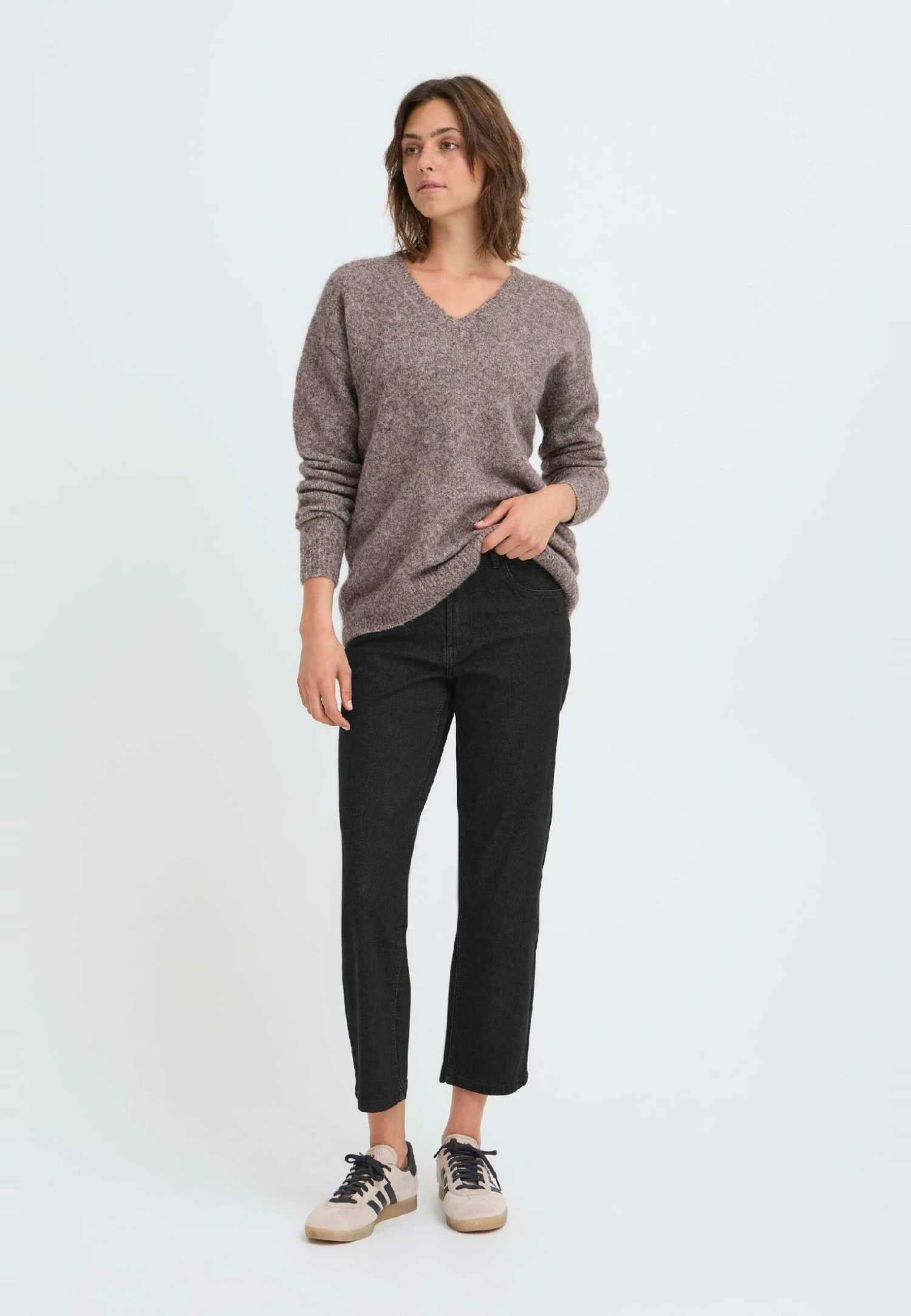 OXMO OXHELLE - Straight Leg Jeans - Black Denim 2 OXMO OXHELLE - Straight Leg Jeans - Black Denim - Image 2