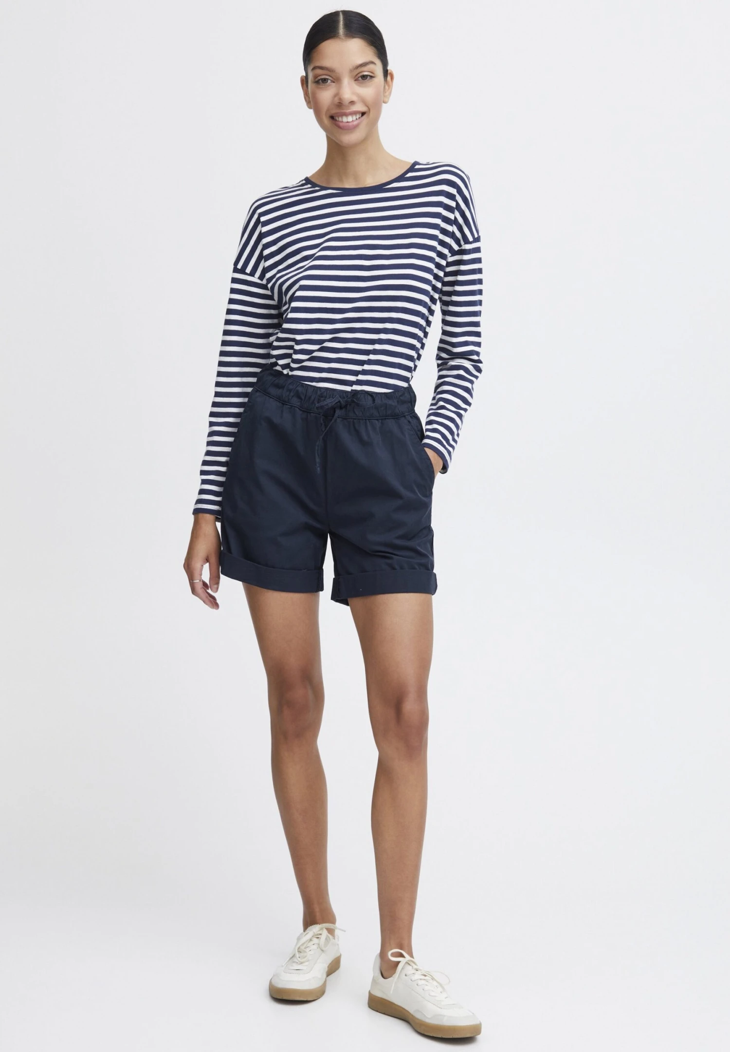 OXMO OXCHANEL REGULAR FIT - Shorts - Total Eclipse 2 OXMO OXCHANEL REGULAR FIT - Shorts - Total Eclipse - Image 2