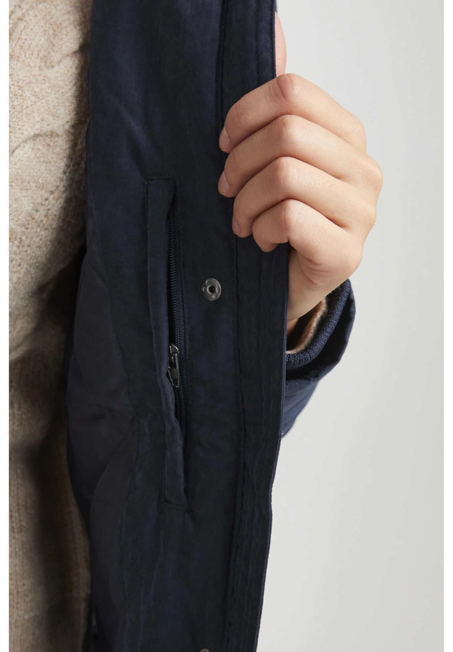 OXMO OXLona - Winter Coat - Total Eclipse 6 OXMO OXLona - Winter Coat - Total Eclipse - Image 6