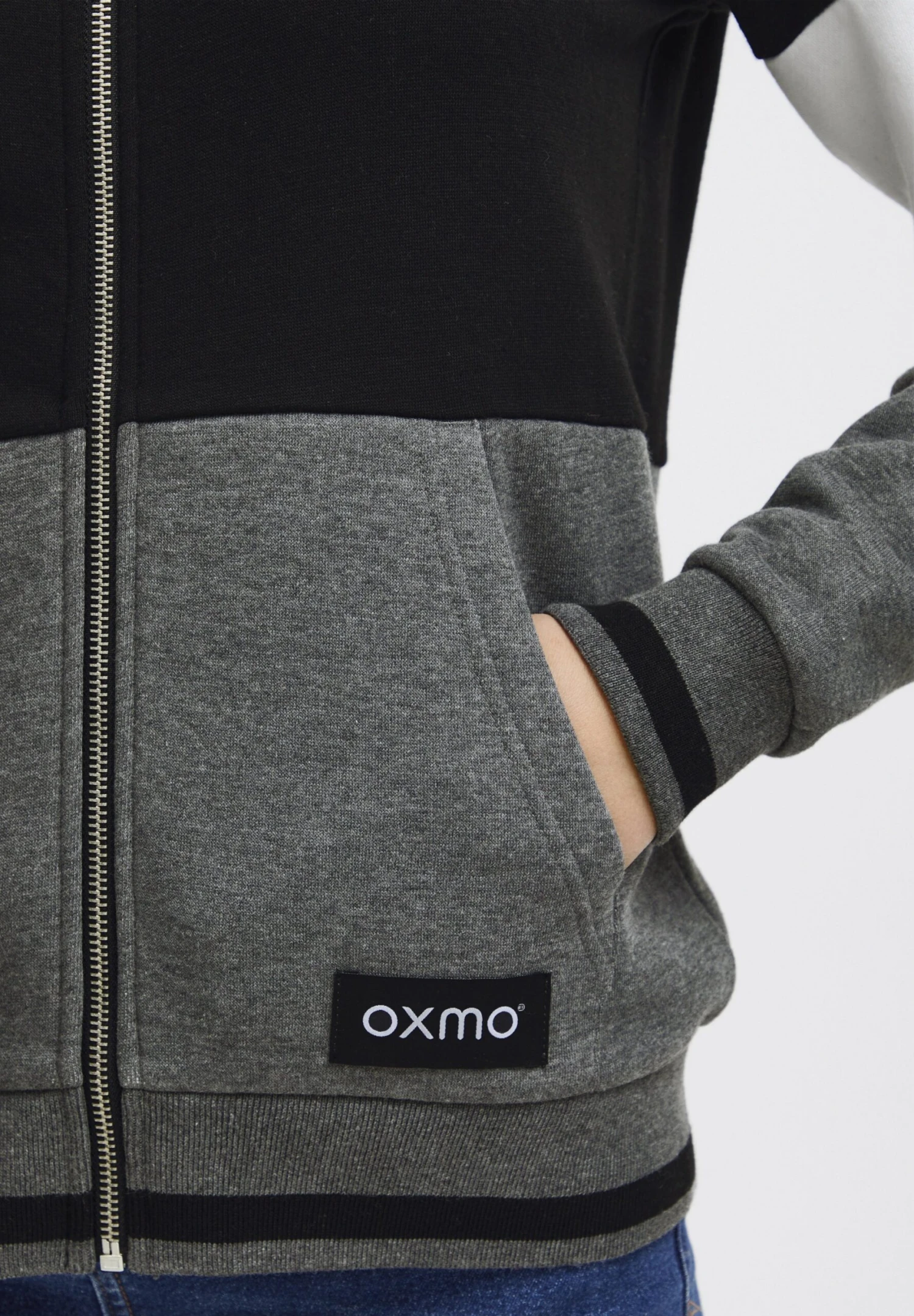 OXMO OXOmanna - Zip-up Sweatshirt - Black 4 OXMO OXOmanna - Zip-up Sweatshirt - Black - Image 4