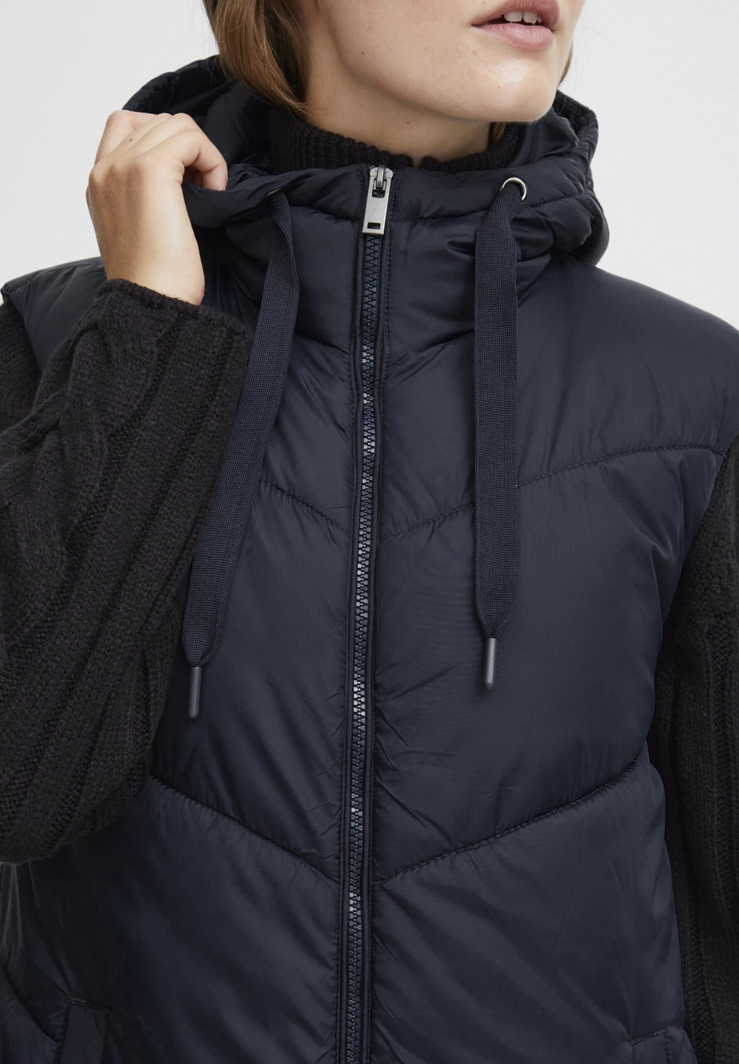 OXMO OXBolyn - Waistcoat - Total Eclipse 4 OXMO OXBolyn - Waistcoat - Total Eclipse - Image 4