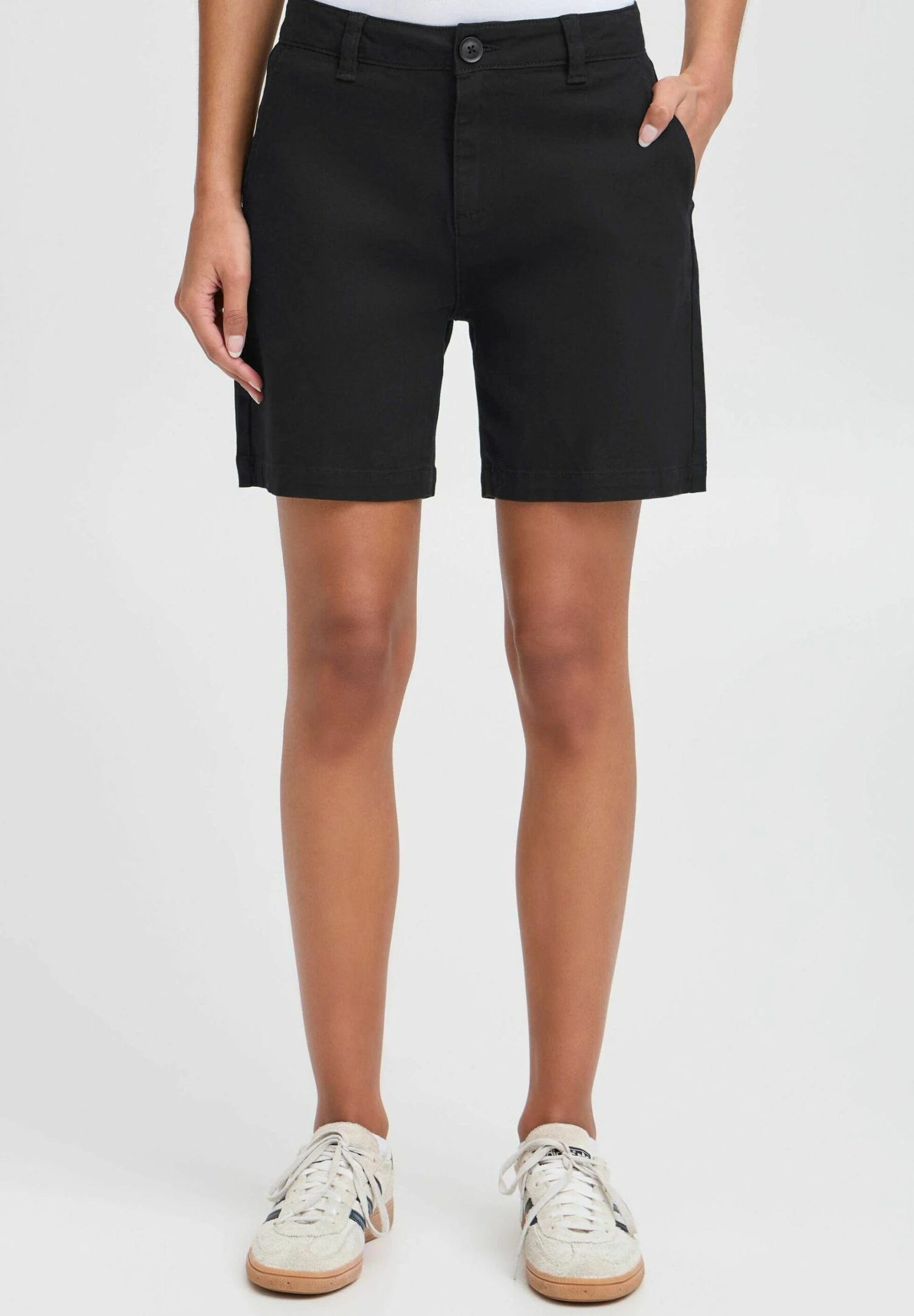 OXMO OXKVITA REGULAR FIT - Shorts - Black 1 OXMO OXKVITA REGULAR FIT - Shorts - Black