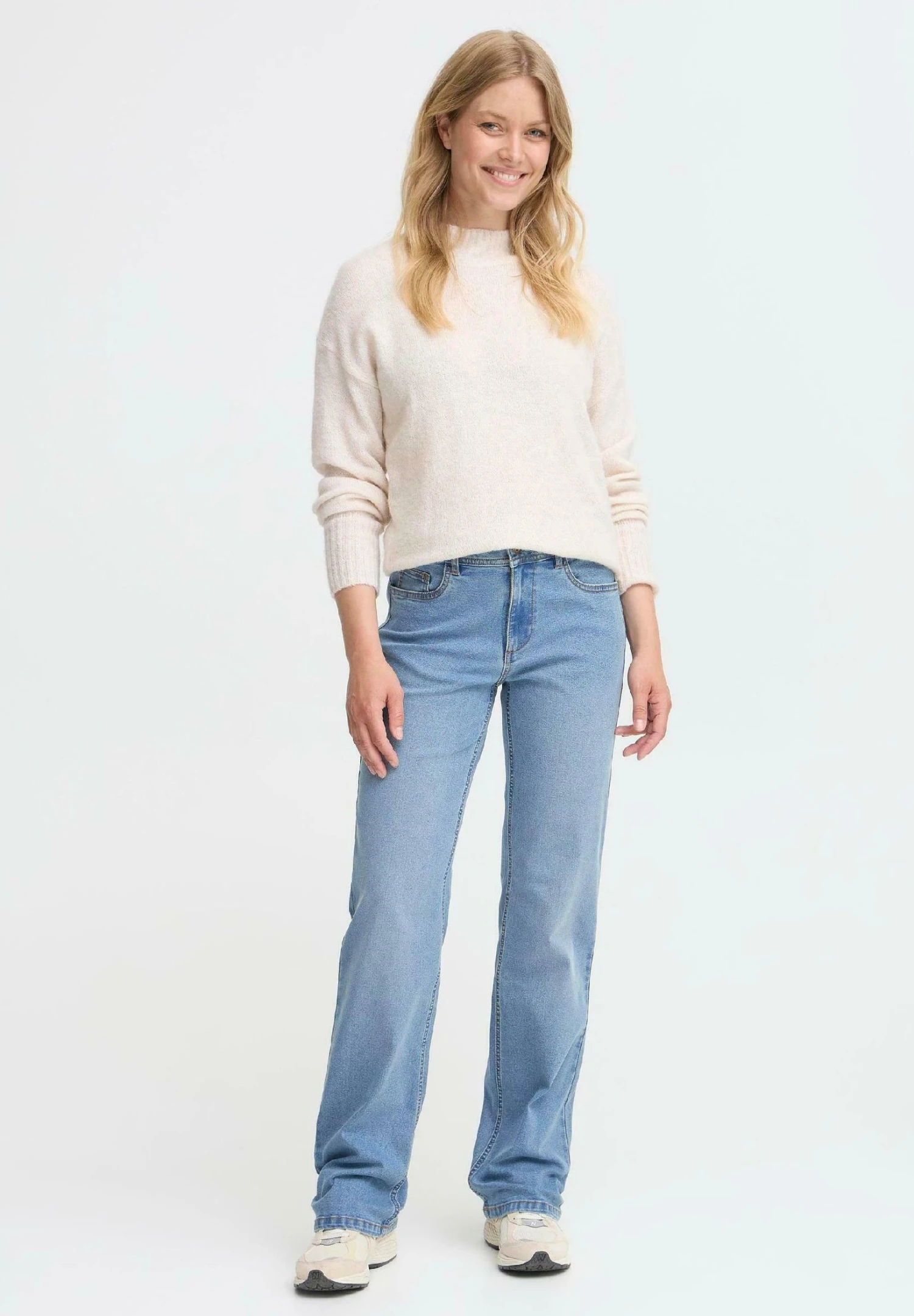 OXMO OXHELLE - Straight Leg Jeans - Ligth Blue Denim 3 OXMO OXHELLE - Straight Leg Jeans - Ligth Blue Denim - Image 3