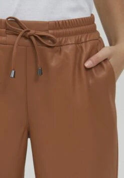 OXMO OXPAULIA REGULAR FIT - Trousers - Toffee 11 OXMO OXPAULIA REGULAR FIT - Trousers - Toffee -OXMO Store 24eec4d9efc04d48b0117779056fbe2f