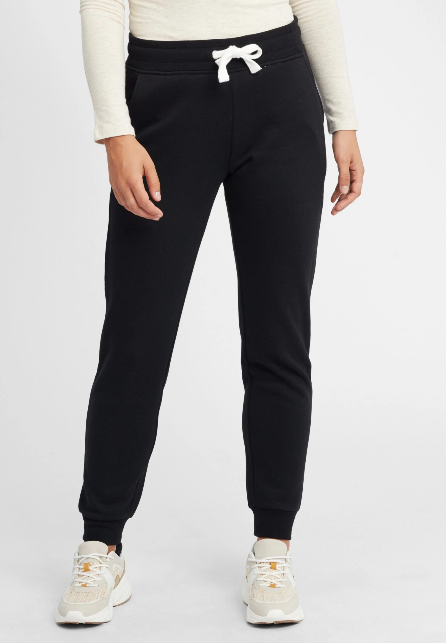 OXMO OXOLIVIA REGULAR FIT - Tracksuit Bottoms - Black 1 OXMO OXOLIVIA REGULAR FIT - Tracksuit Bottoms - Black