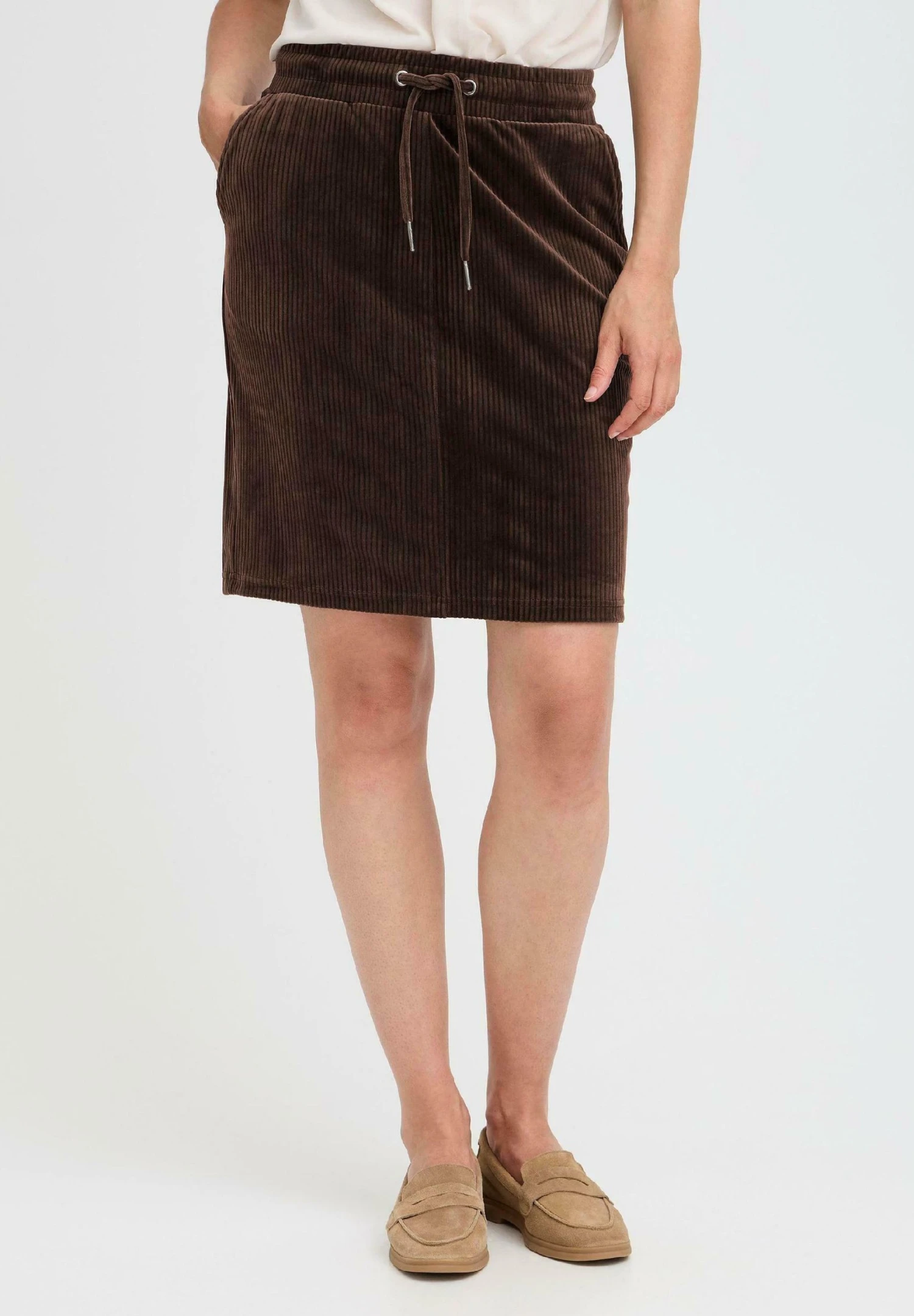 OXMO OXEBBA - Mini Skirt - Coffee Bean 4 OXMO OXEBBA - Mini Skirt - Coffee Bean - Image 4