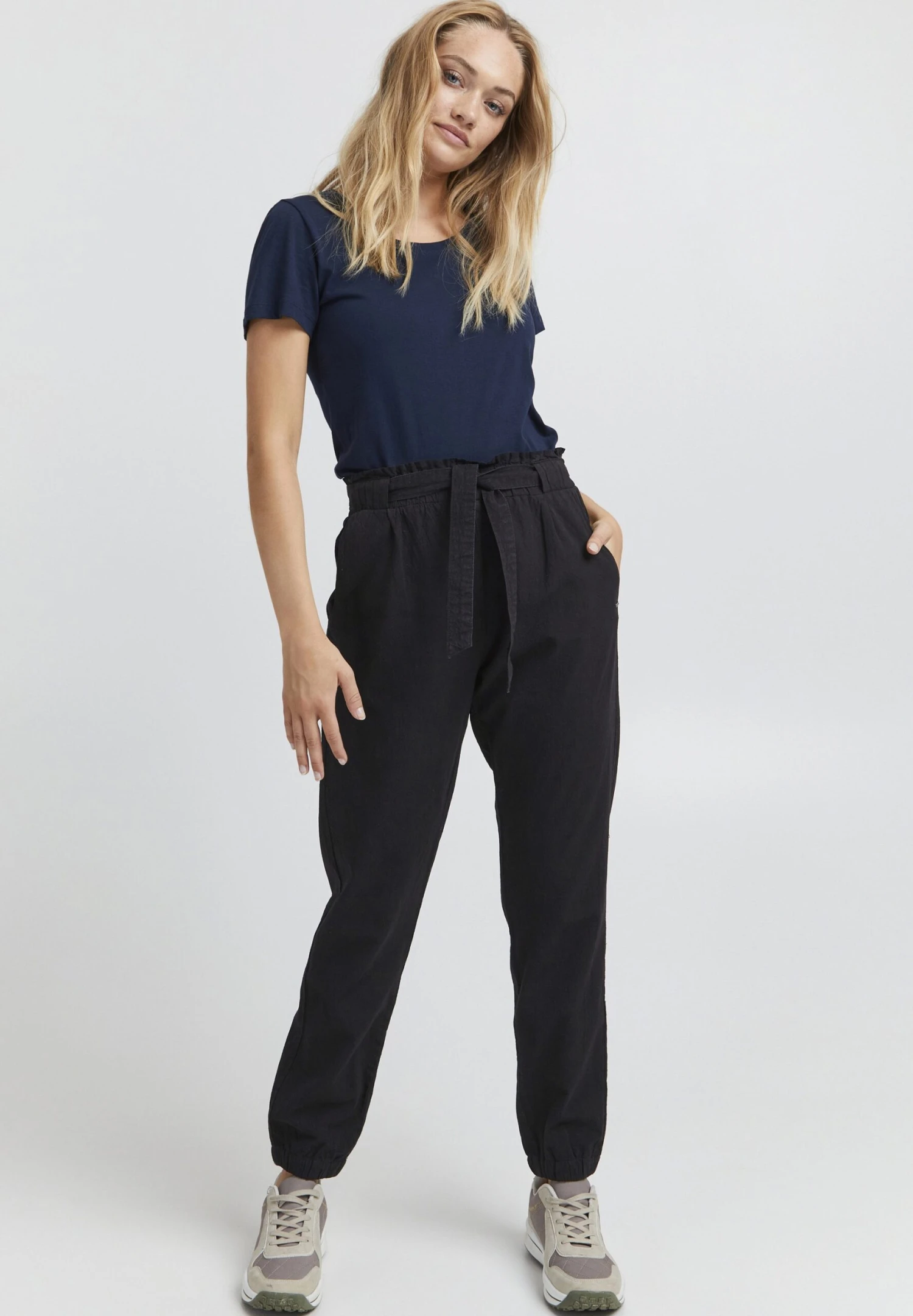OXMO OXLENNJA REGULAR FIT ELASTIC CUFFS - Trousers - Black 2 OXMO OXLENNJA REGULAR FIT ELASTIC CUFFS - Trousers - Black - Image 2