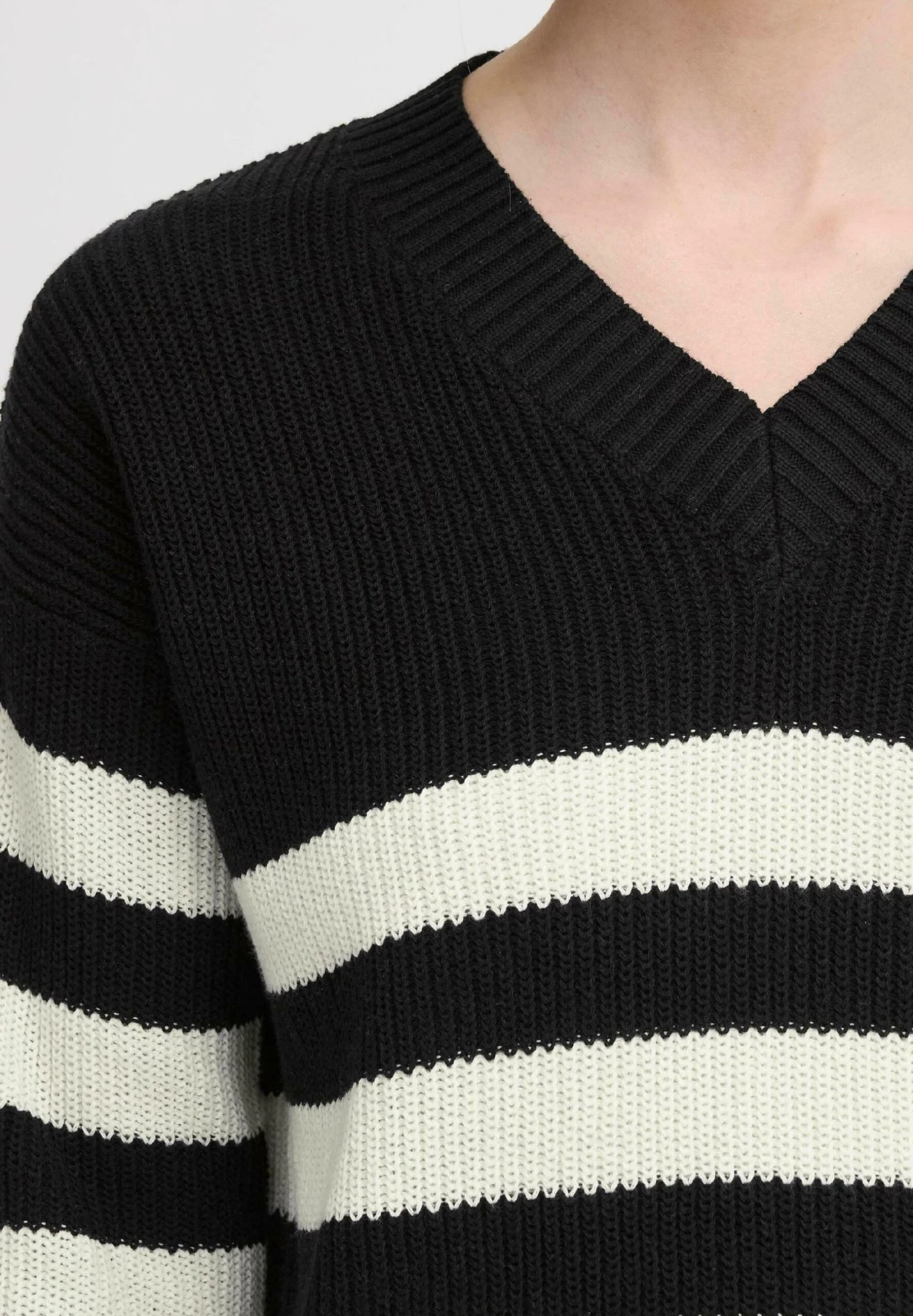 OXMO OXKALA - Jumper - True Black 6 OXMO OXKALA - Jumper - True Black - Image 6