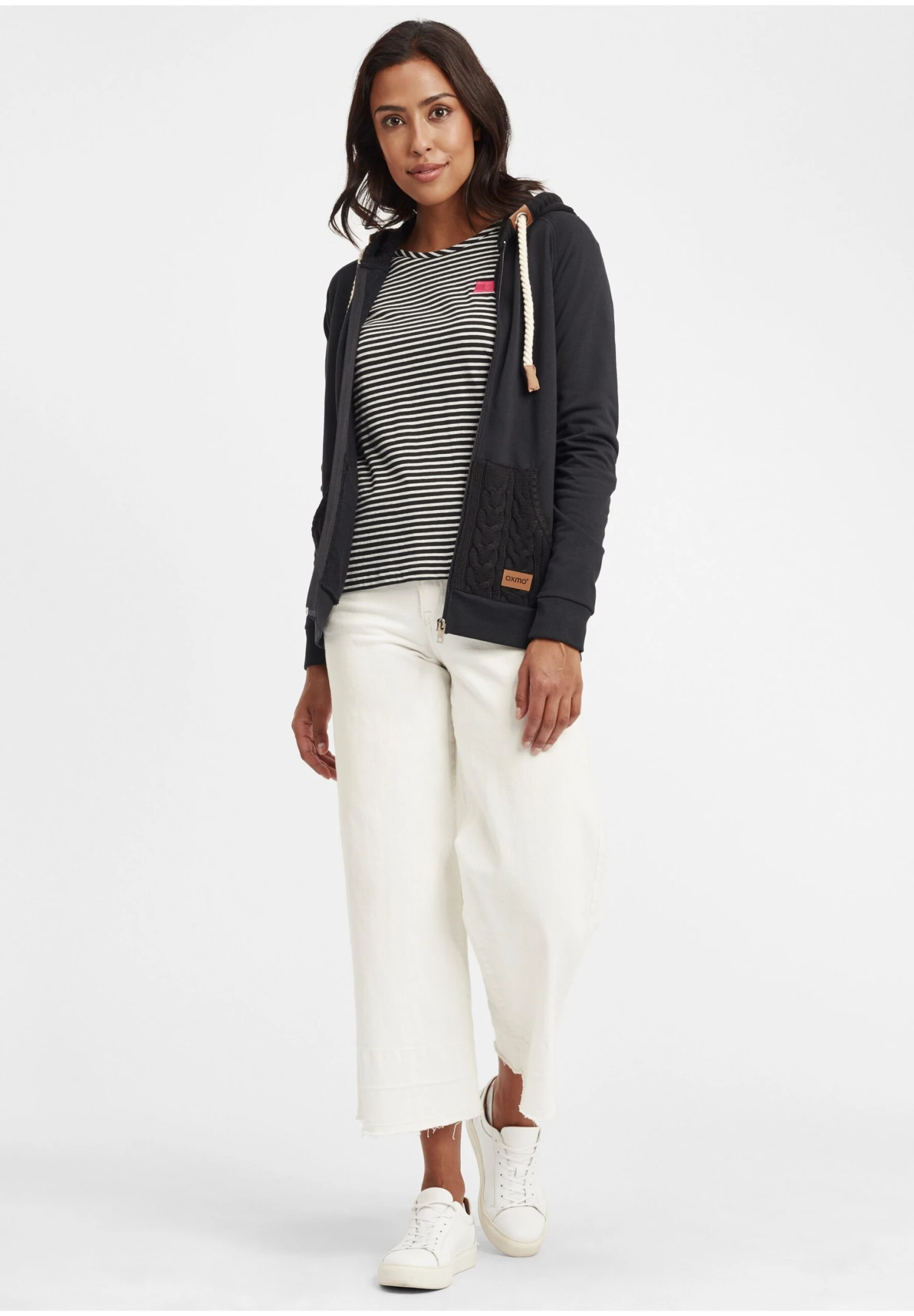 OXMO OXMatilda - Zip-up Sweatshirt - Black 2 OXMO OXMatilda - Zip-up Sweatshirt - Black - Image 2