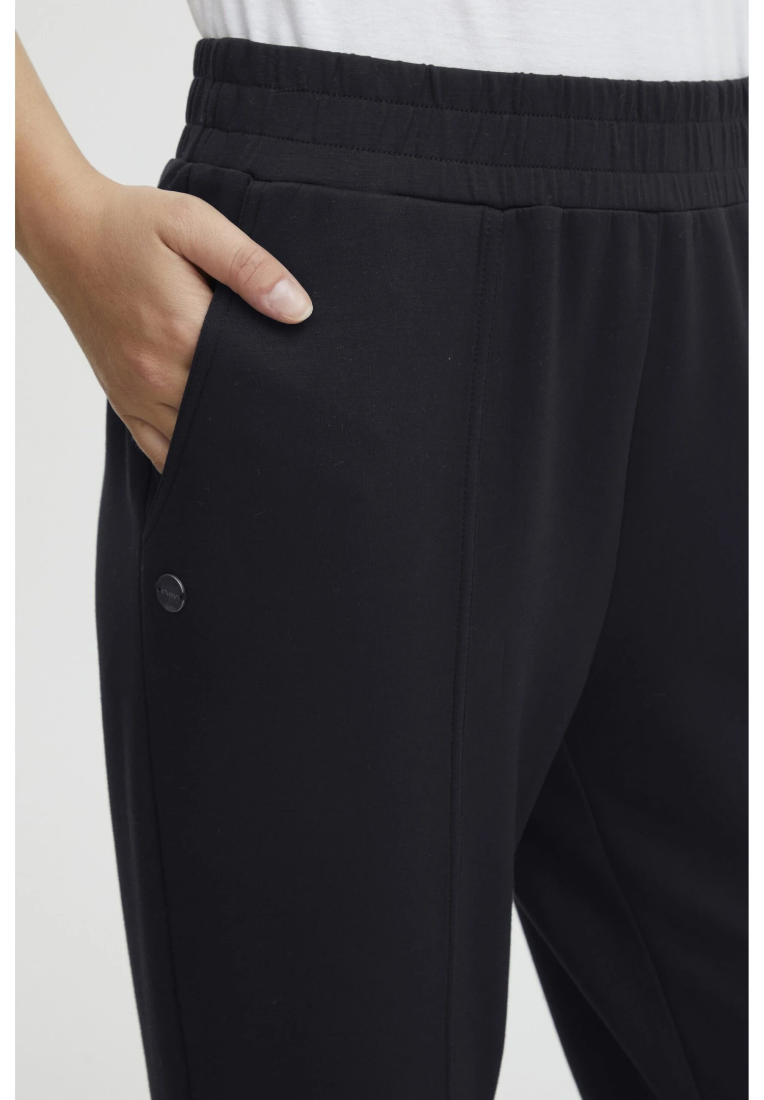 OXMO OXPEARL REGULAR FIT - Tracksuit Bottoms - Black 4 OXMO OXPEARL REGULAR FIT - Tracksuit Bottoms - Black - Image 4