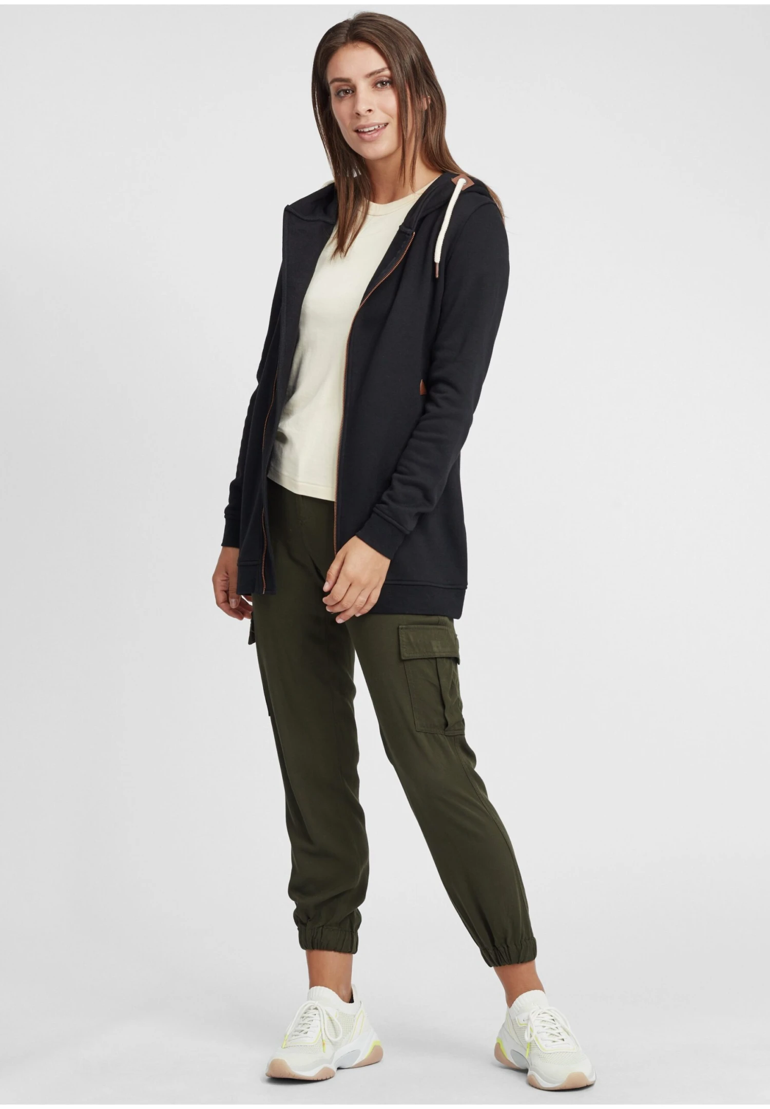 OXMO OXVicky - Zip-up Sweatshirt - Black 2 OXMO OXVicky - Zip-up Sweatshirt - Black - Image 2