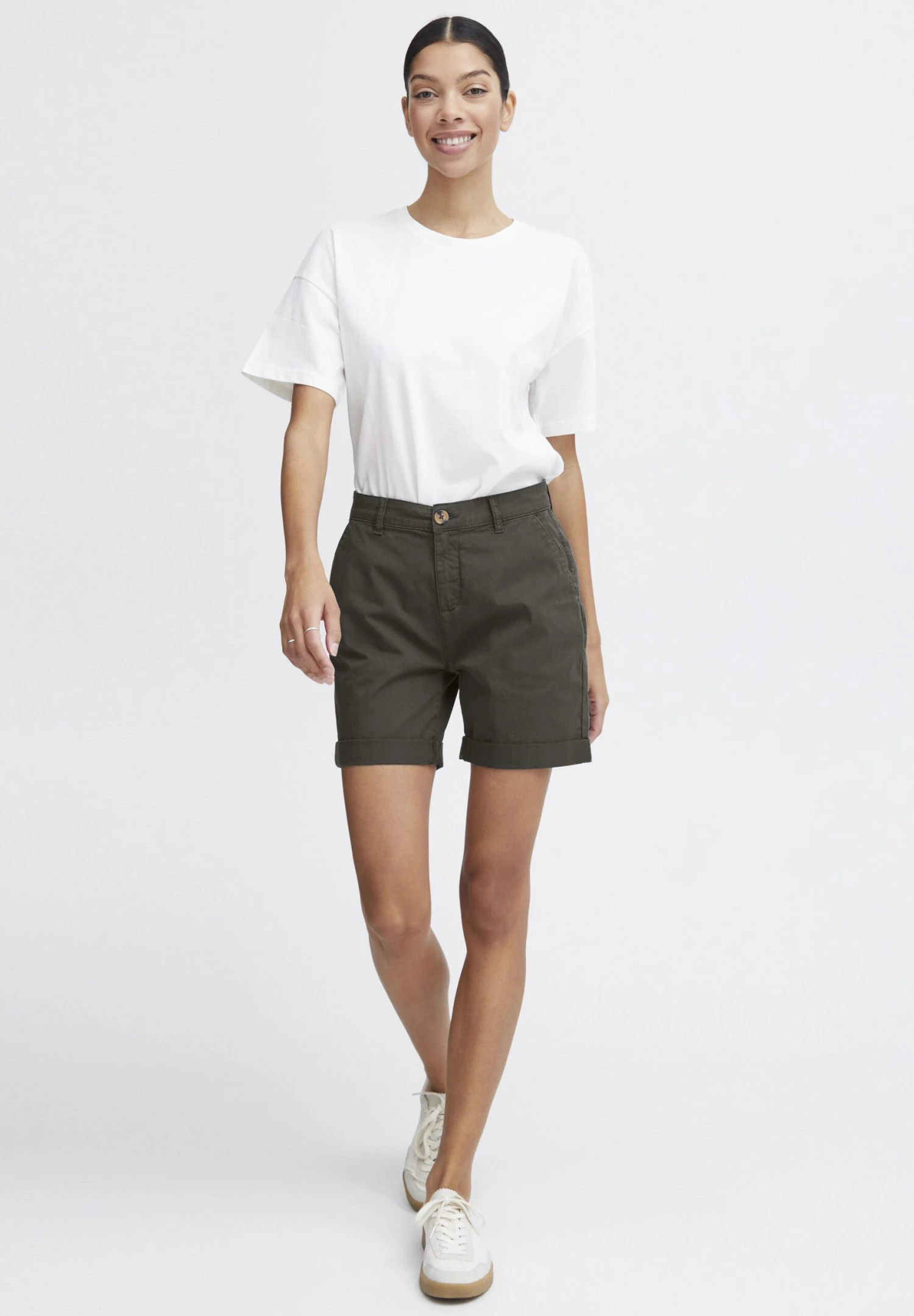 OXMO OXCHARLINE REGULAR FIT - Shorts - Ebony 2 OXMO OXCHARLINE REGULAR FIT - Shorts - Ebony - Image 2