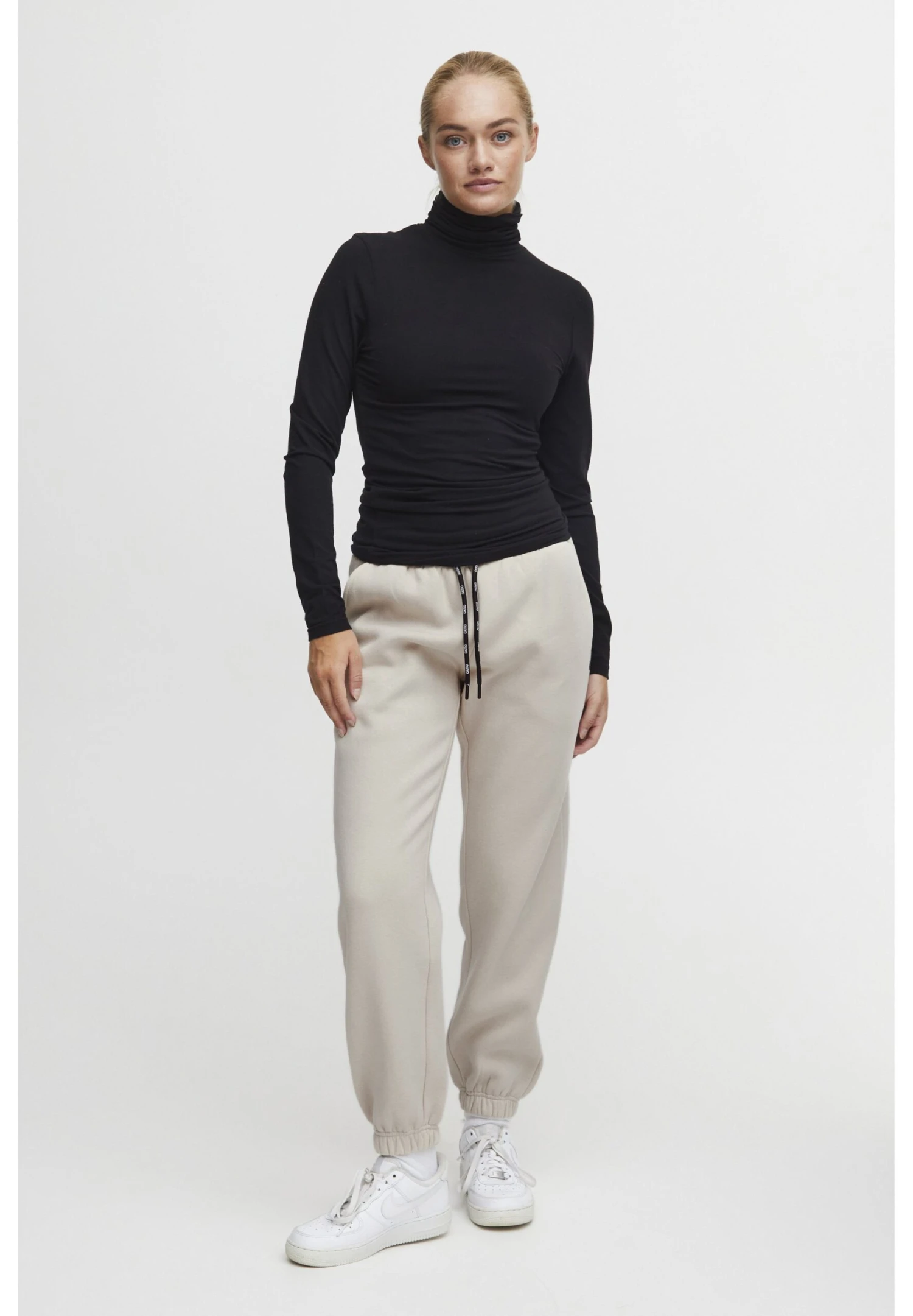 OXMO OXSANDIE REGULAR FIT - Tracksuit Bottoms - Oyster 2 OXMO OXSANDIE REGULAR FIT - Tracksuit Bottoms - Oyster - Image 2