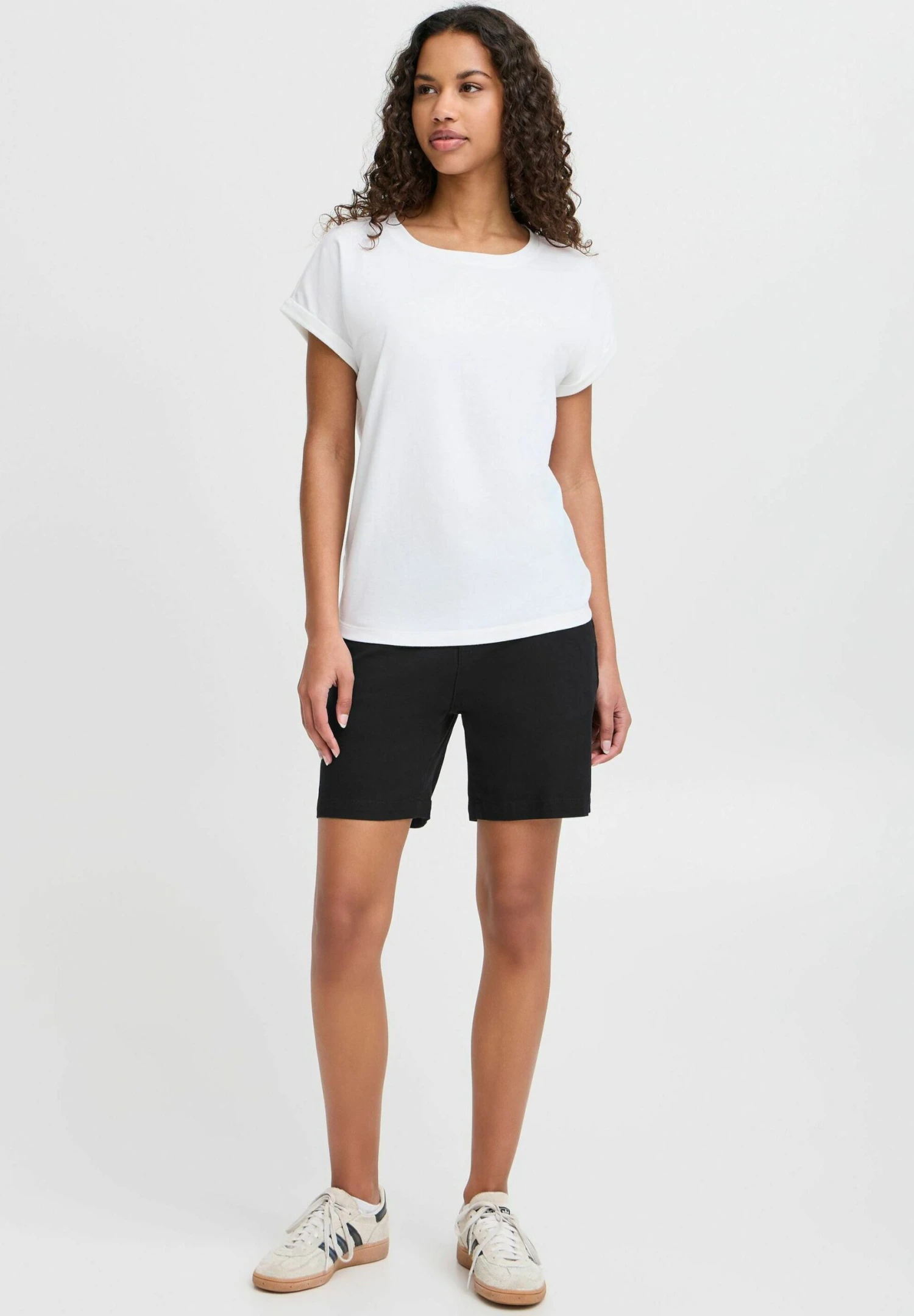 OXMO OXKVITA REGULAR FIT - Shorts - Black 2 OXMO OXKVITA REGULAR FIT - Shorts - Black - Image 2