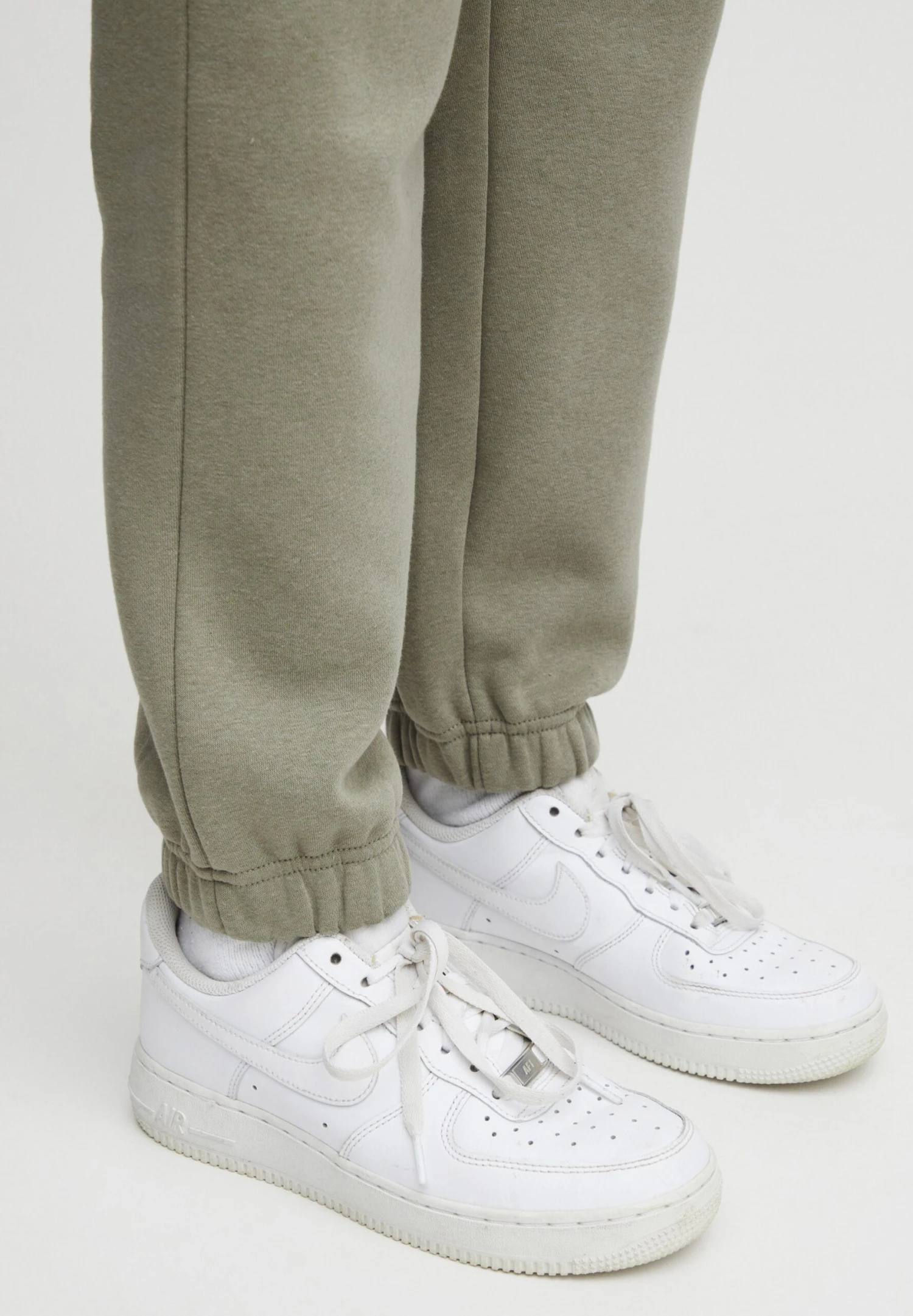 OXMO OXSANDIE REGULAR FIT - Tracksuit Bottoms - Vetiver 6 OXMO OXSANDIE REGULAR FIT - Tracksuit Bottoms - Vetiver - Image 6