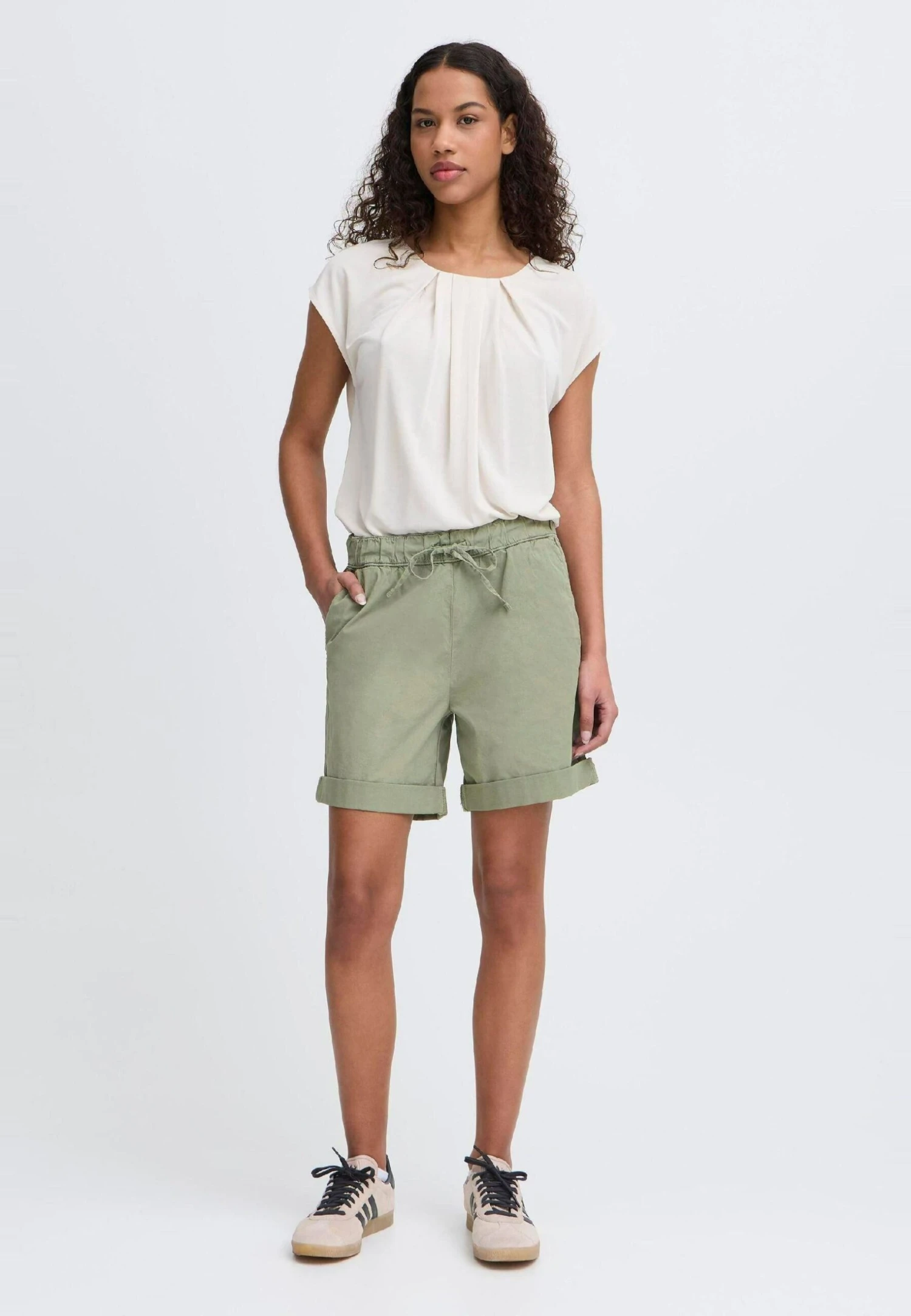 OXMO OXCHANEL REGULAR FIT - Shorts - Seagrass 2 OXMO OXCHANEL REGULAR FIT - Shorts - Seagrass - Image 2