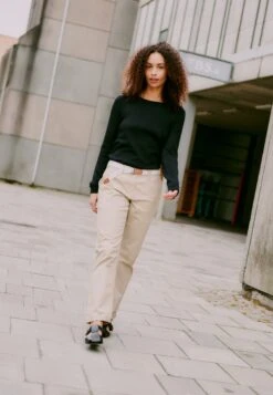 OXMO OXCHAKIRA - Chinos - Simple Tau 18 OXMO OXCHAKIRA - Chinos - Simple Tau -OXMO Store 4e9979464f9d4b8a92c0de1449b245ad