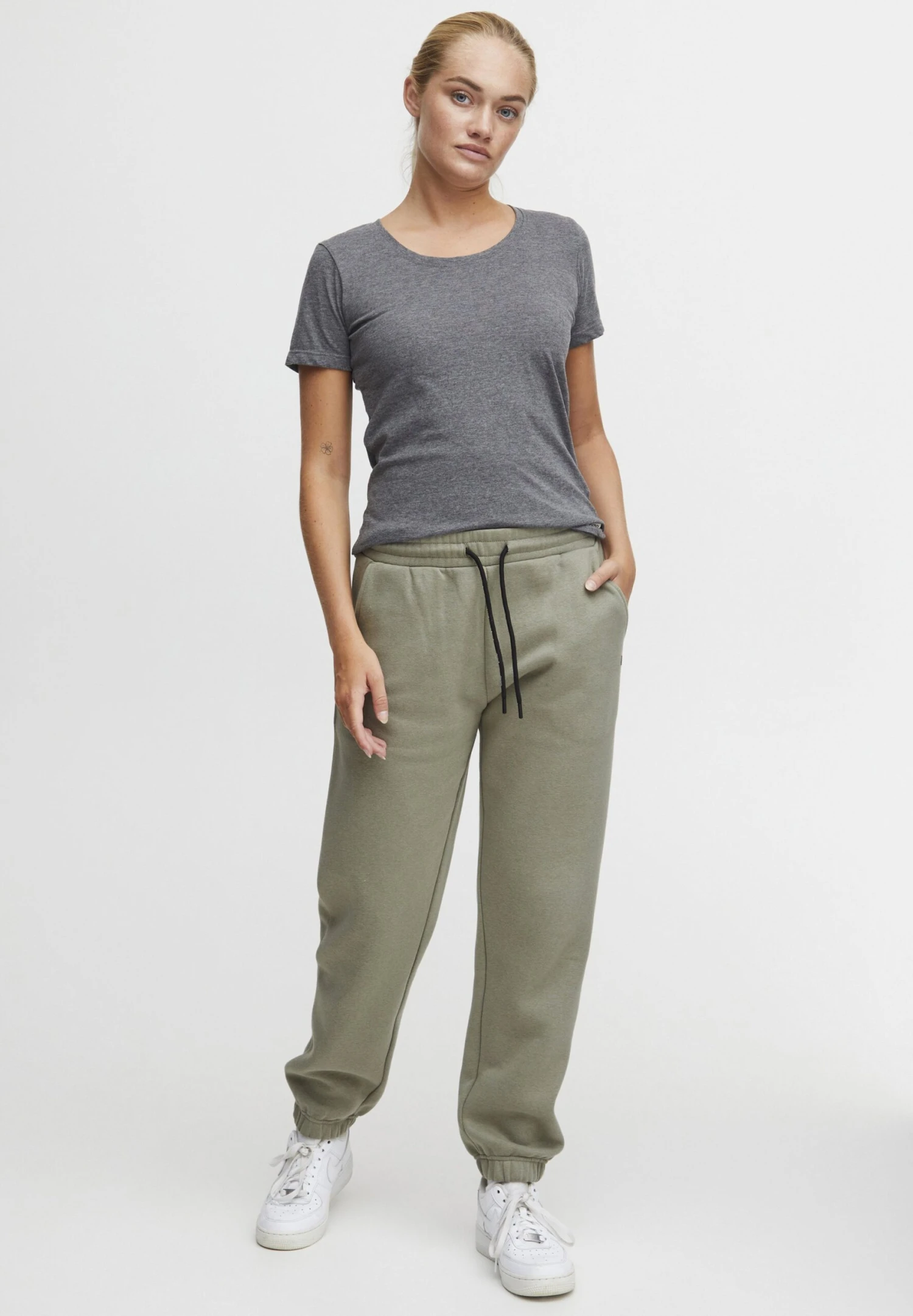 OXMO OXSANDIE REGULAR FIT - Tracksuit Bottoms - Vetiver 2 OXMO OXSANDIE REGULAR FIT - Tracksuit Bottoms - Vetiver - Image 2