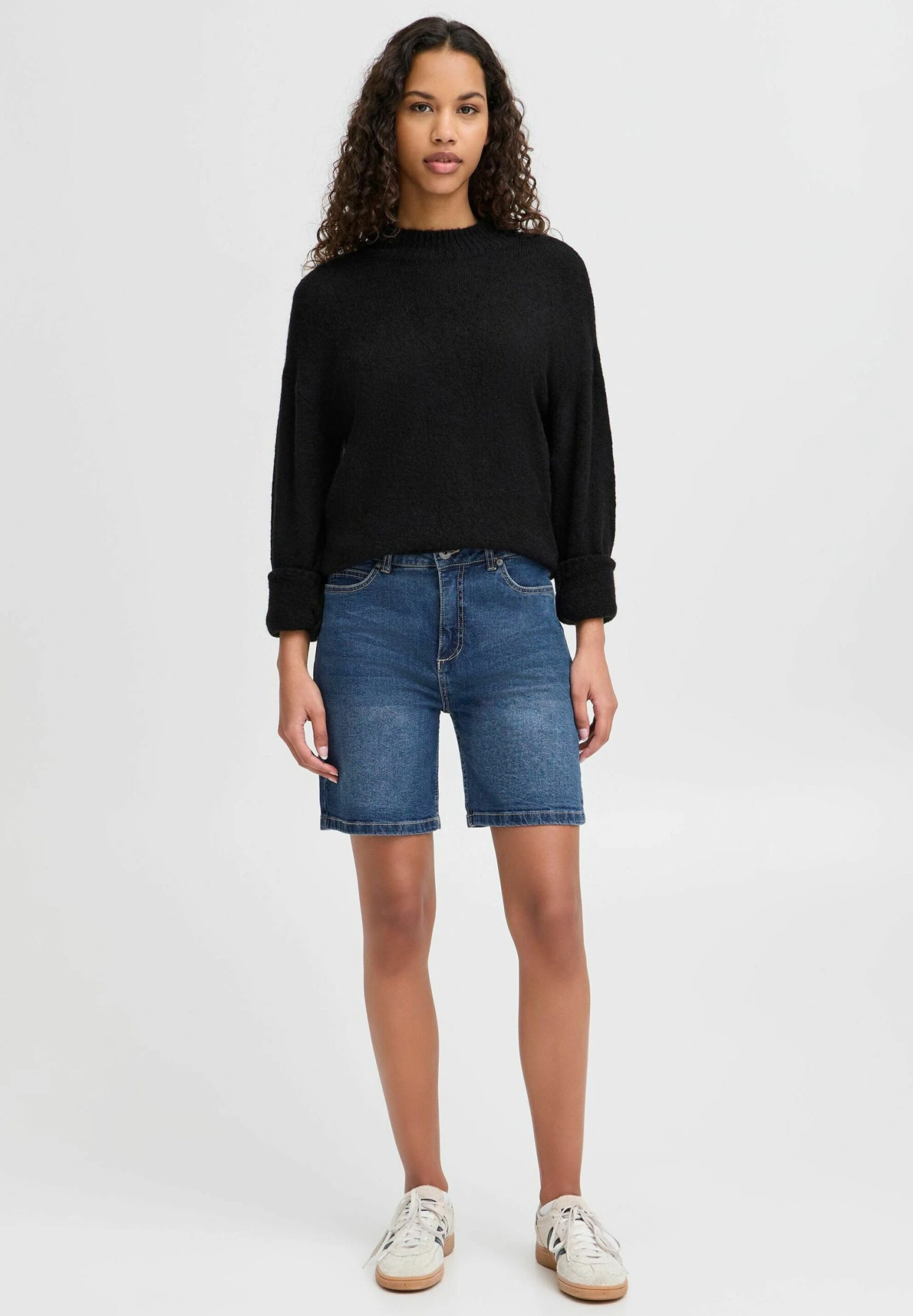 OXMO OXMIRA REGULAR FIT - Denim Shorts - Mid Blue Denim 2 OXMO OXMIRA REGULAR FIT - Denim Shorts - Mid Blue Denim - Image 2