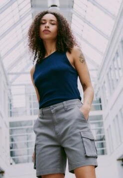 OXMO OXKVINNE REGULAR FIT - Shorts - Pewter 19 OXMO OXKVINNE REGULAR FIT - Shorts - Pewter -OXMO Store 551db7920a0942698e6f49f3fc635dd9