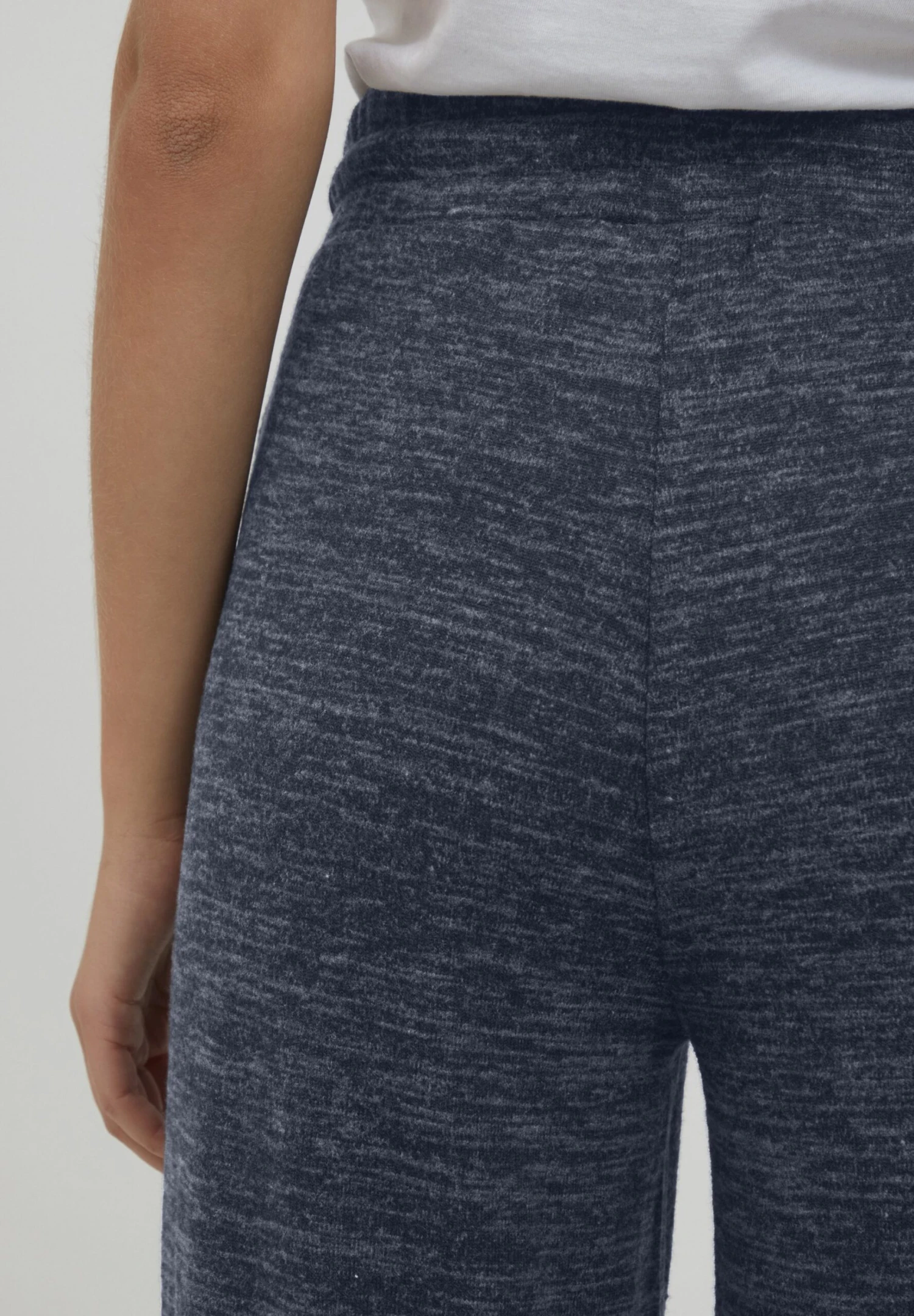 OXMO OXBERENICE LOOSE FIT - Tracksuit Bottoms - Total Eclipse Melange 5 OXMO OXBERENICE LOOSE FIT - Tracksuit Bottoms - Total Eclipse Melange - Image 5