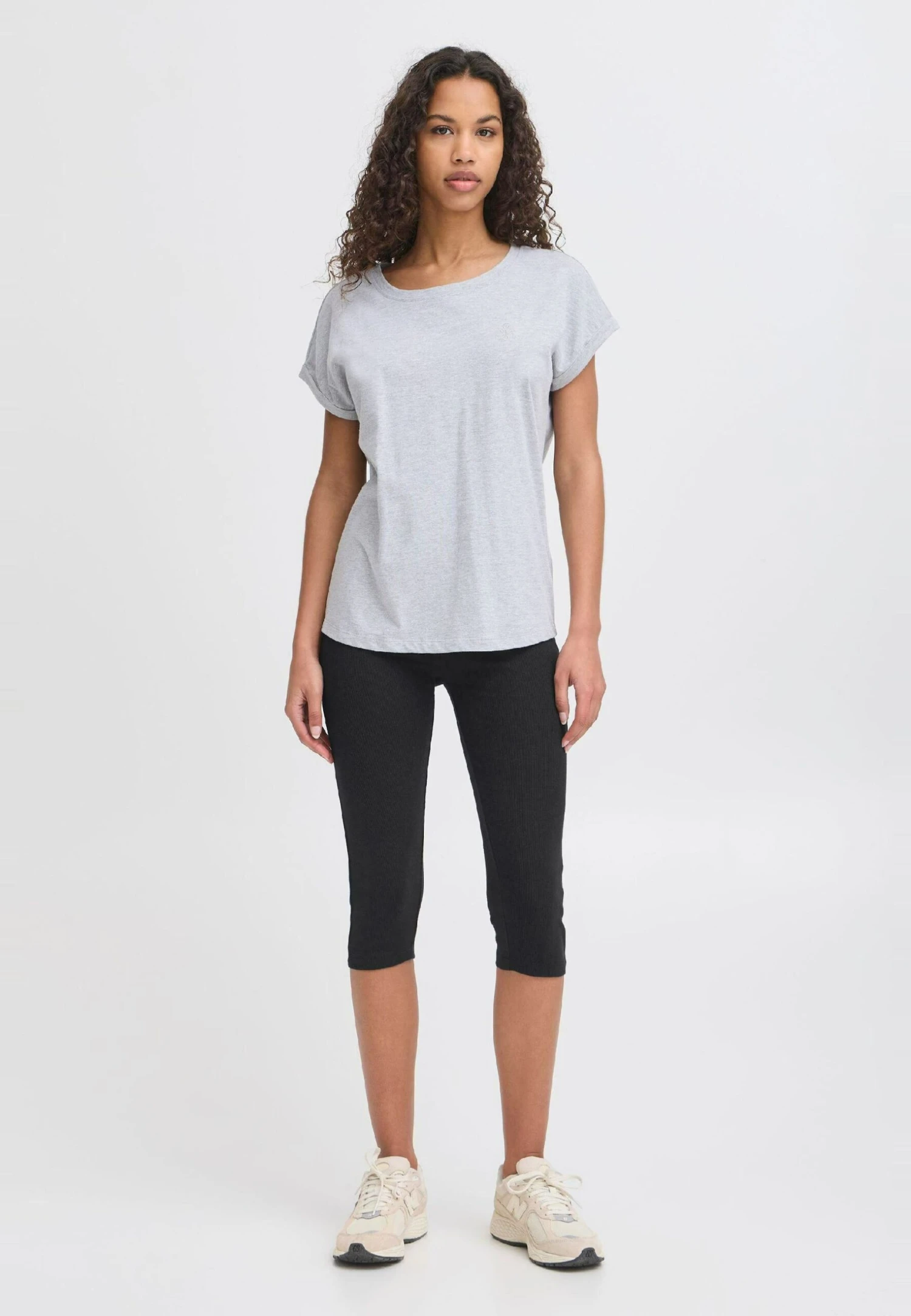 OXMO OXLOV SLIM FIT - Shorts - Black 2 OXMO OXLOV SLIM FIT - Shorts - Black - Image 2