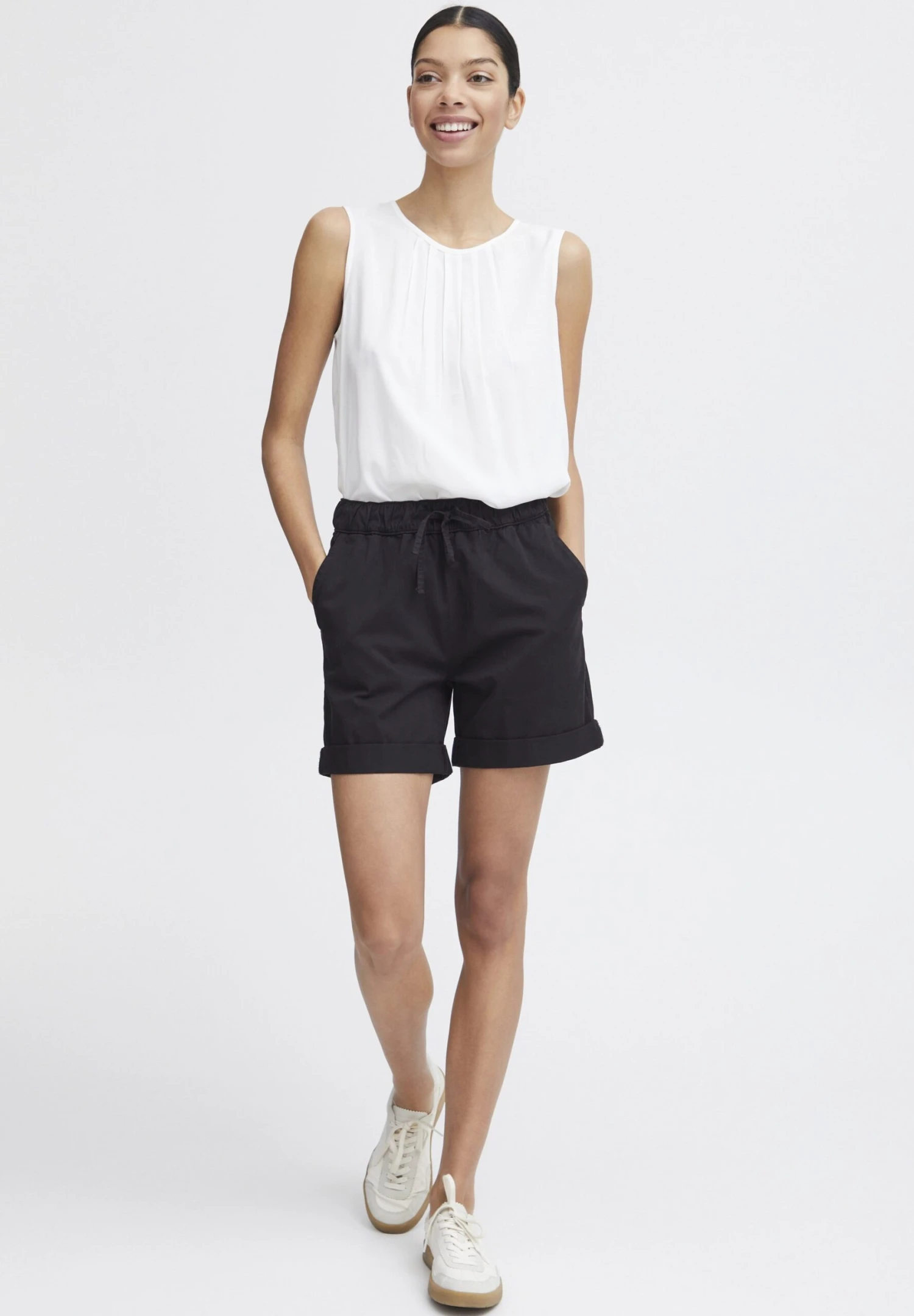 OXMO OXCHANEL REGULAR FIT - Shorts - Black 2 OXMO OXCHANEL REGULAR FIT - Shorts - Black - Image 2