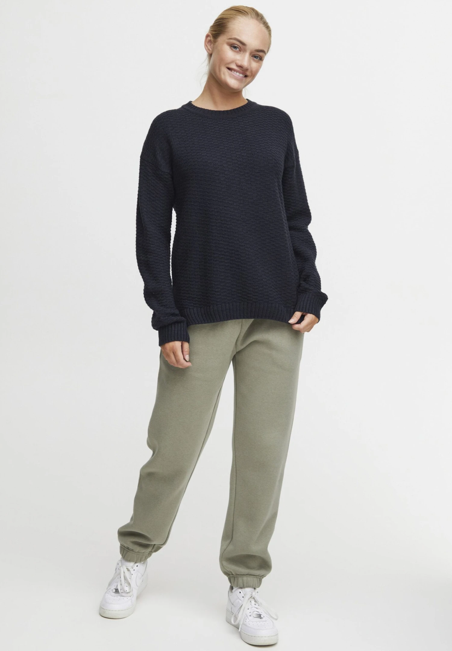 OXMO OXMilla - Jumper - Total Eclipse 2 OXMO OXMilla - Jumper - Total Eclipse - Image 2