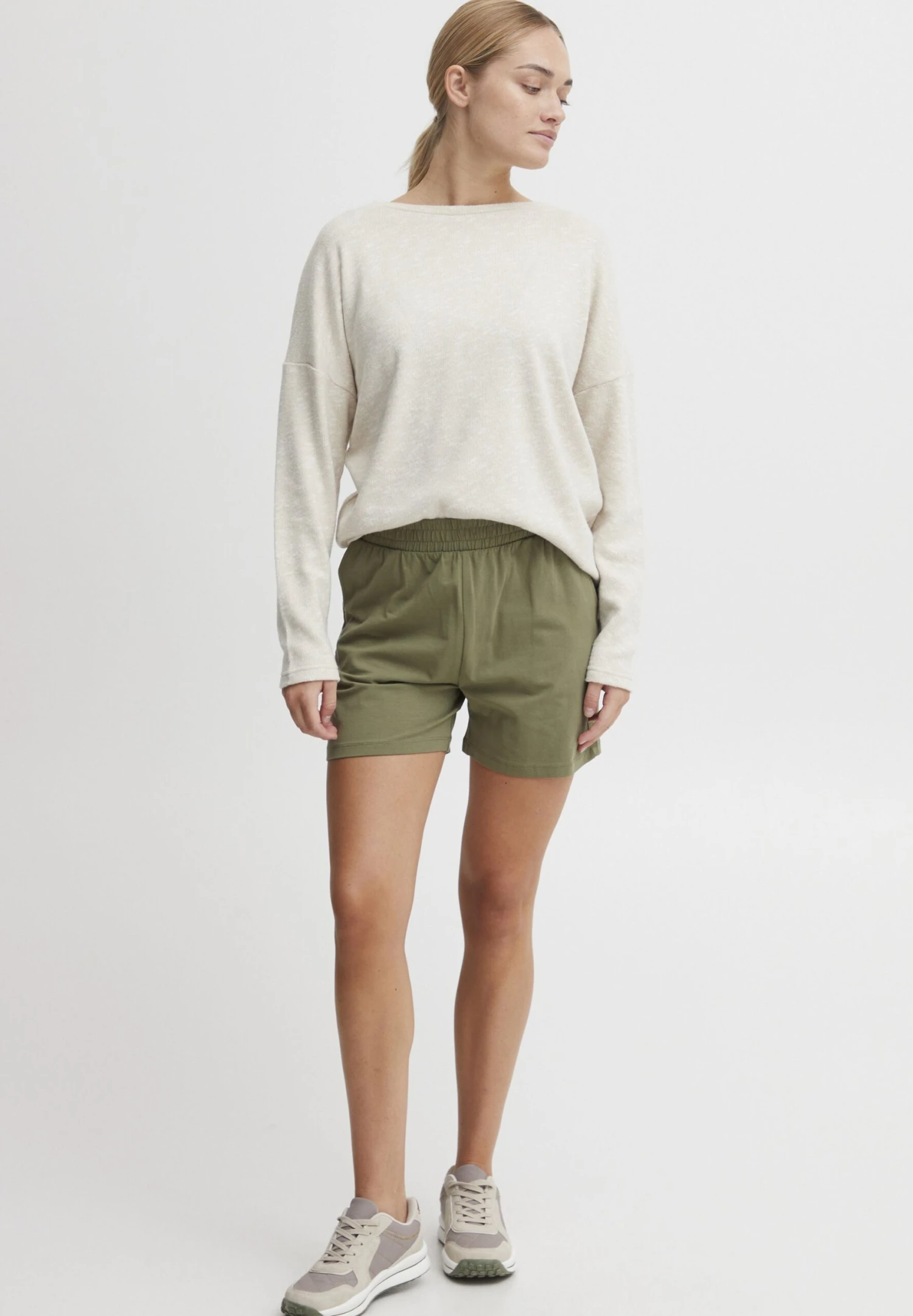 OXMO OXODINE REGULAR FIT - Shorts - Olivine 2 OXMO OXODINE REGULAR FIT - Shorts - Olivine - Image 2