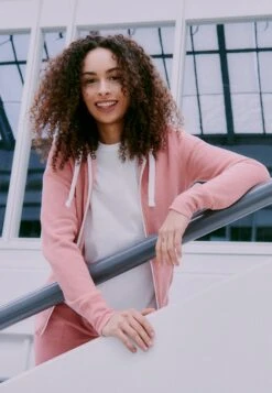 OXMO OXOLINDA - Zip-up Sweatshirt - Powd Ro M 21 OXMO OXOLINDA - Zip-up Sweatshirt - Powd Ro M -OXMO Store 7298dc37683844e4871e64ac45f5db13