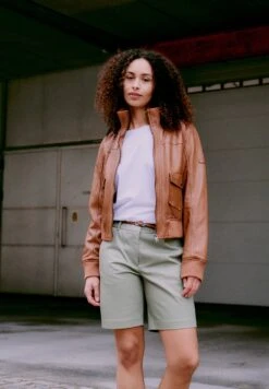 OXMO OXDANEY REGULAR FIT - Shorts - Oil Green 17 OXMO OXDANEY REGULAR FIT - Shorts - Oil Green -OXMO Store 78f8ce1d36444fd2ba9eeede2da81c25