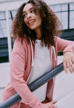 OXMO OXOLINDA - Zip-up Sweatshirt - Powd Ro M 23 OXMO OXOLINDA - Zip-up Sweatshirt - Powd Ro M -OXMO Store 7b448fb9e3794a0b9fa6b17428a78fdc