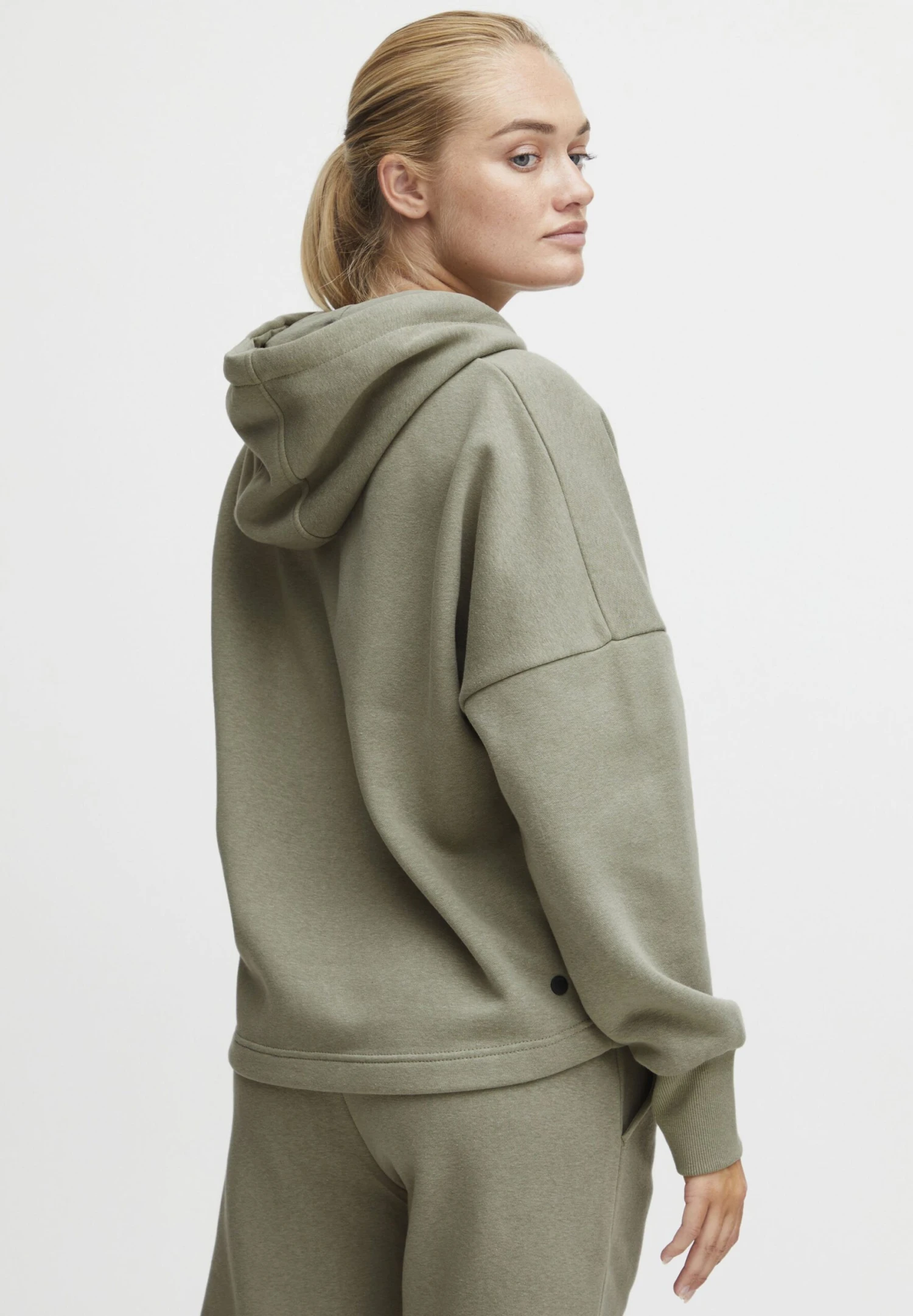 OXMO OXSANNI - Hoodie - Vetiver 3 OXMO OXSANNI - Hoodie - Vetiver - Image 3