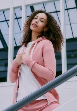 OXMO OXOLINDA - Zip-up Sweatshirt - Powd Ro M 22 OXMO OXOLINDA - Zip-up Sweatshirt - Powd Ro M -OXMO Store 7e666c8fe5fd4711bf35b0fa0f7e9cb1