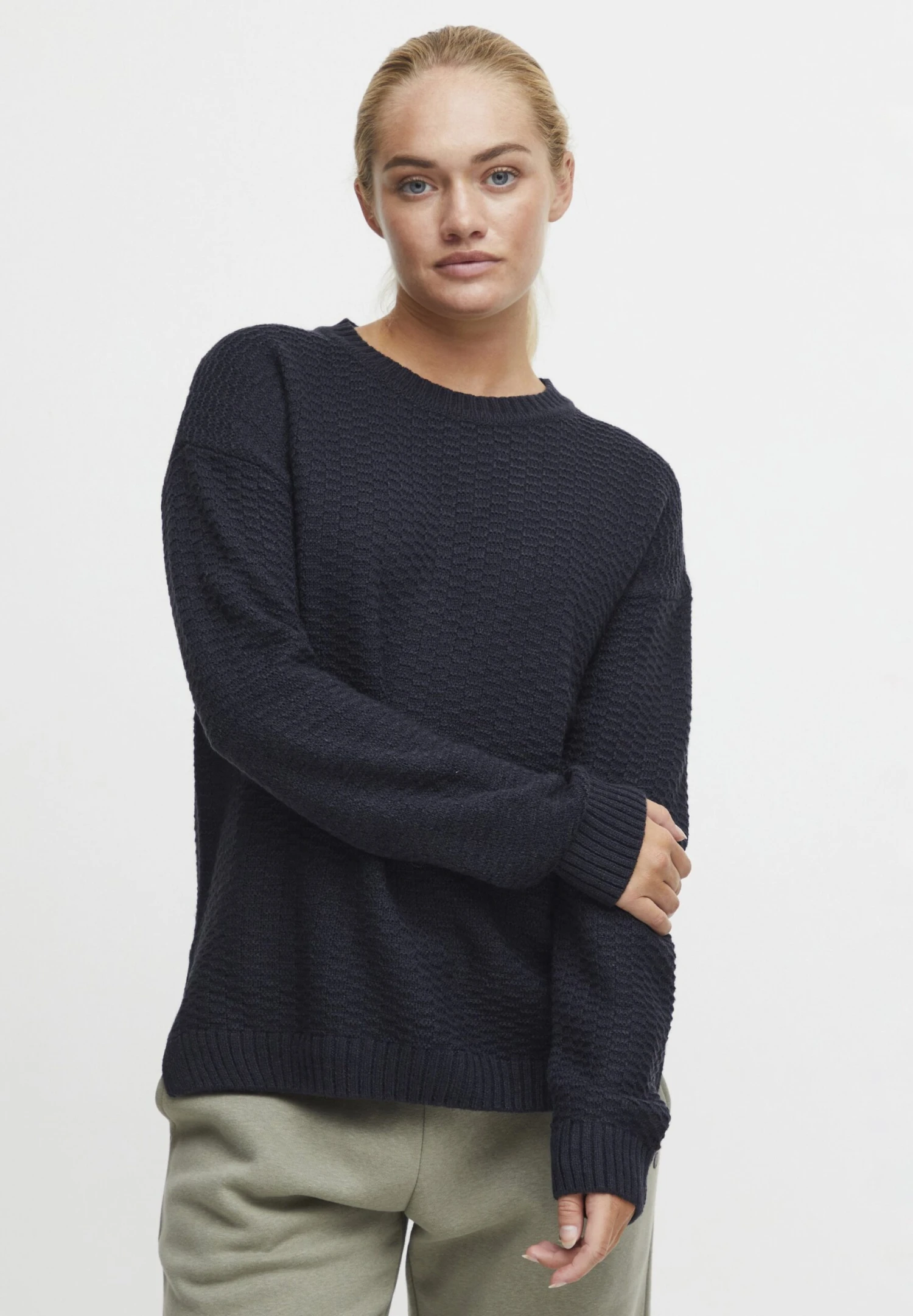 OXMO OXMilla - Jumper - Total Eclipse 1 OXMO OXMilla - Jumper - Total Eclipse