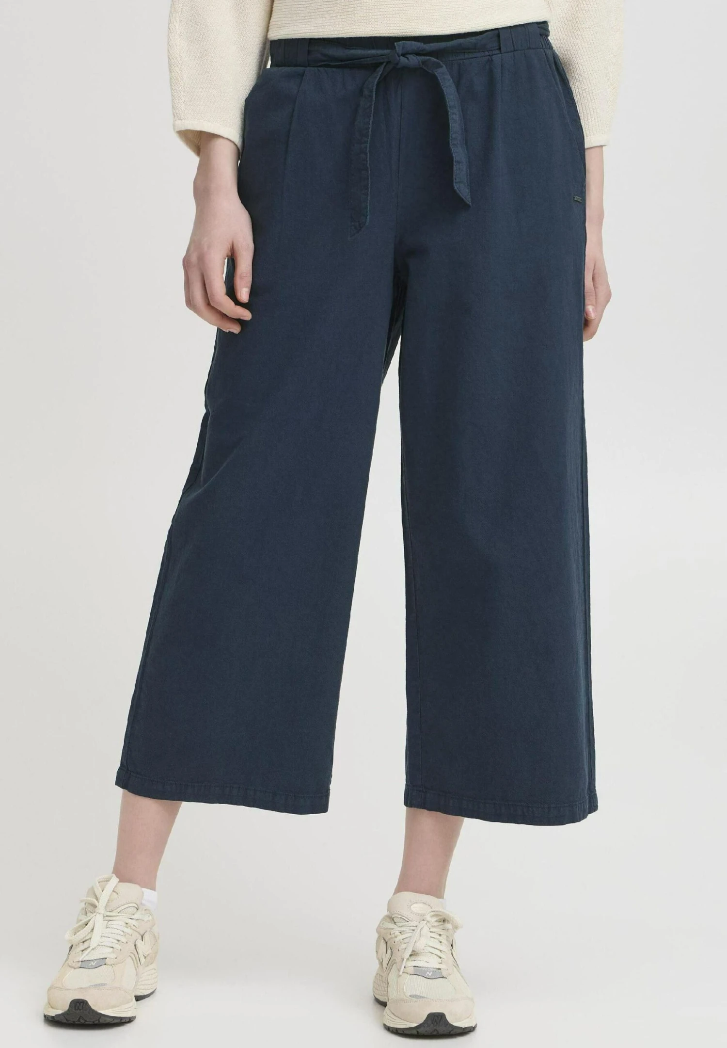 OXMO OXLINASA REGULAR FIT - Trousers - Insignia B 1 OXMO OXLINASA REGULAR FIT - Trousers - Insignia B