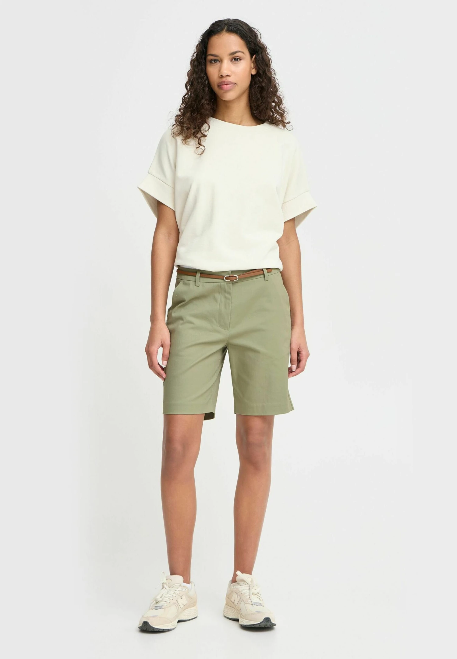 OXMO OXDANEY REGULAR FIT - Shorts - Oil Green 2 OXMO OXDANEY REGULAR FIT - Shorts - Oil Green - Image 2