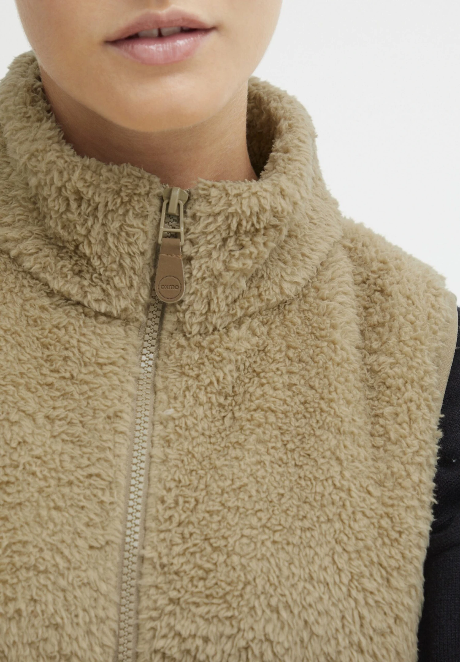 OXMO OXTHERI - Waistcoat - Sand 4 OXMO OXTHERI - Waistcoat - Sand - Image 4