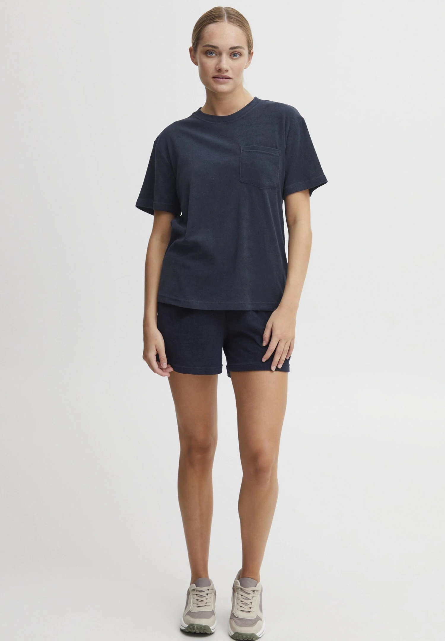 OXMO OXFRIKA - Basic T-shirt - Total Eclipse 2 OXMO OXFRIKA - Basic T-shirt - Total Eclipse - Image 2