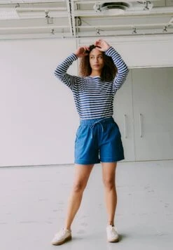 OXMO OXLILLITH REGULAR FIT - Denim Shorts - Mid Blue Denim -OXMO Store 93d668bf71a8450e9f520d97401fd4bc