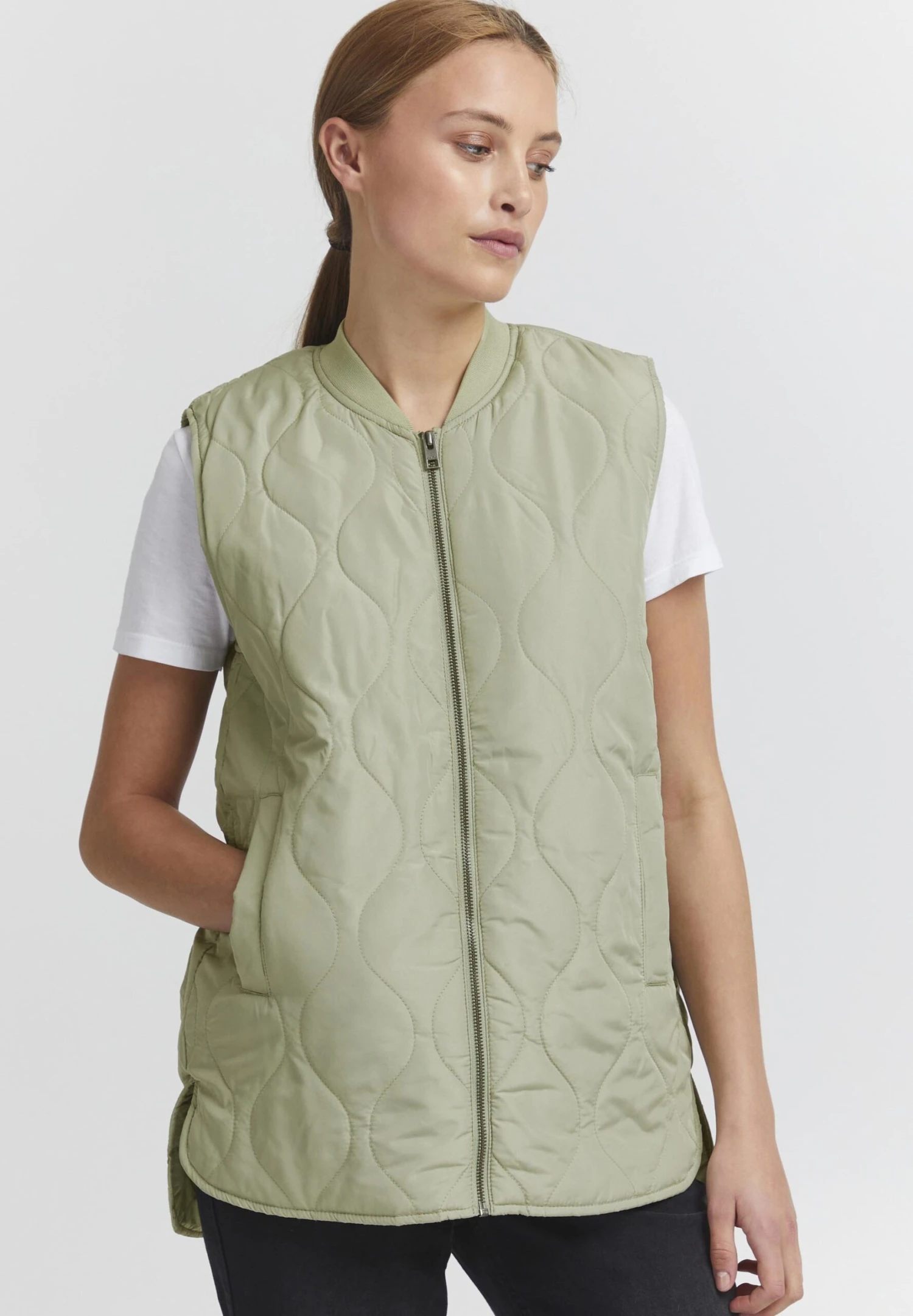 OXMO OXSvala - Waistcoat - Seagrass 1 OXMO OXSvala - Waistcoat - Seagrass