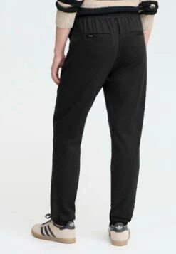 OXMO OXHENNA - Tracksuit Bottoms - Black 10 OXMO OXHENNA - Tracksuit Bottoms - Black -OXMO Store 965b153e14124d34920646fcd263bfb5