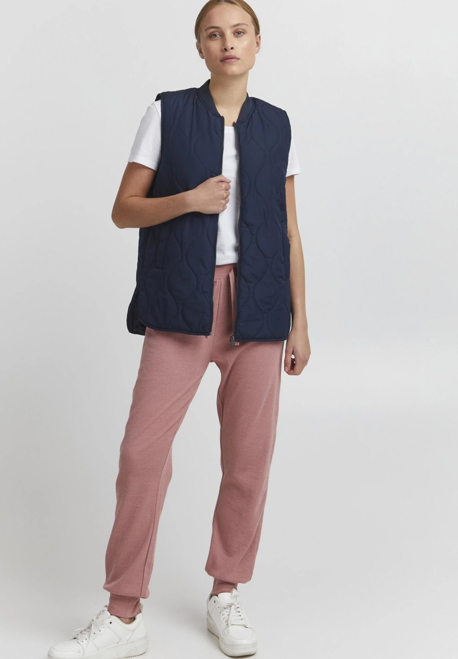 OXMO OXSvala - Waistcoat - Total Eclipse 2 OXMO OXSvala - Waistcoat - Total Eclipse - Image 2