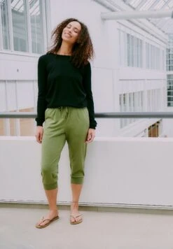 OXMO OXODDA REGULAR FIT - Tracksuit Bottoms - Olivine -OXMO Store 9d063b2dad6f42f2aa828e86c74c0646