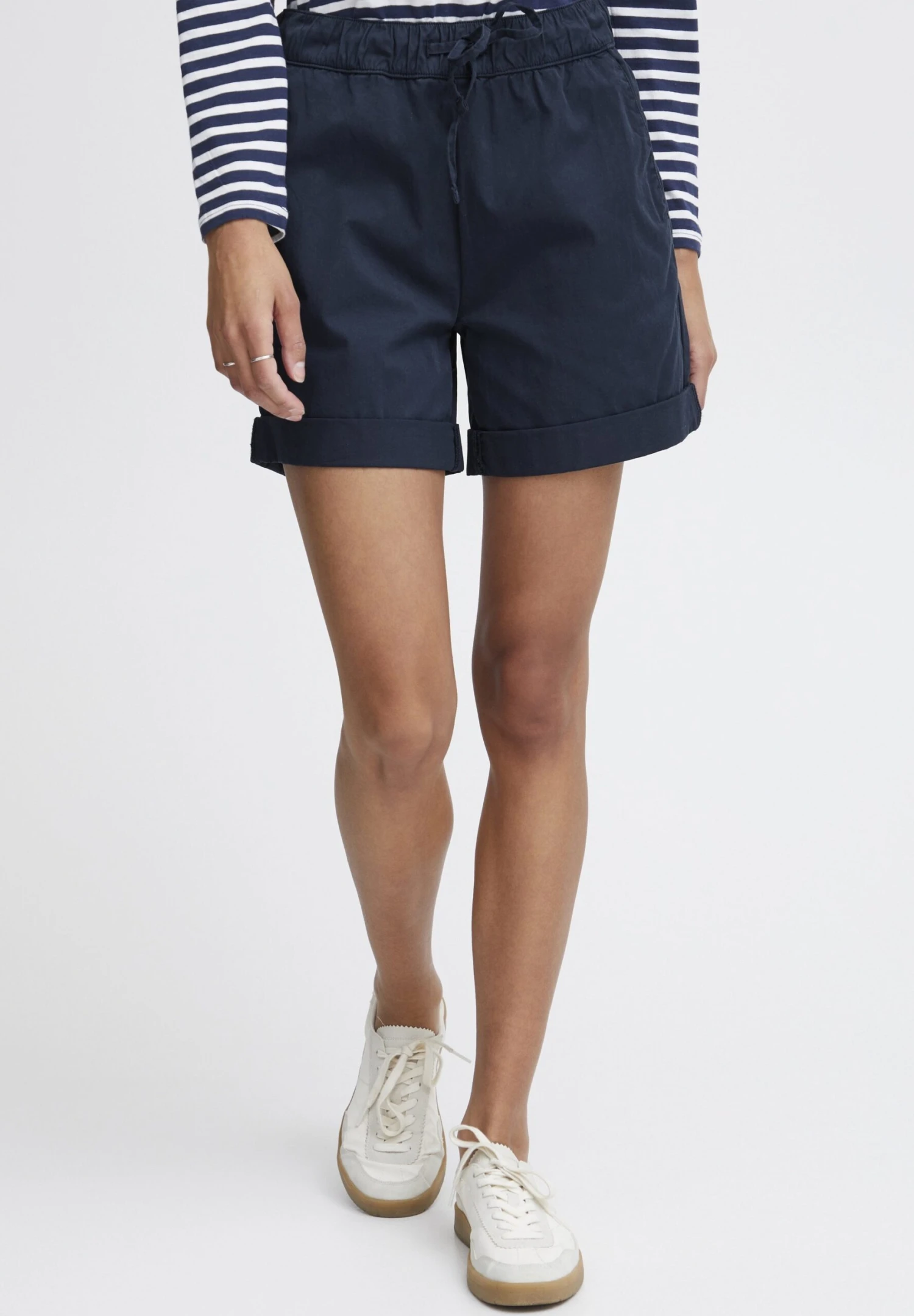 OXMO OXCHANEL REGULAR FIT - Shorts - Total Eclipse 1 OXMO OXCHANEL REGULAR FIT - Shorts - Total Eclipse
