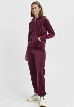 OXMO OXMITTA - Tracksuit - Port Royale 14 OXMO OXMITTA - Tracksuit - Port Royale -OXMO Store b3fede1cae4e4980bc88a0ee2096a6a3
