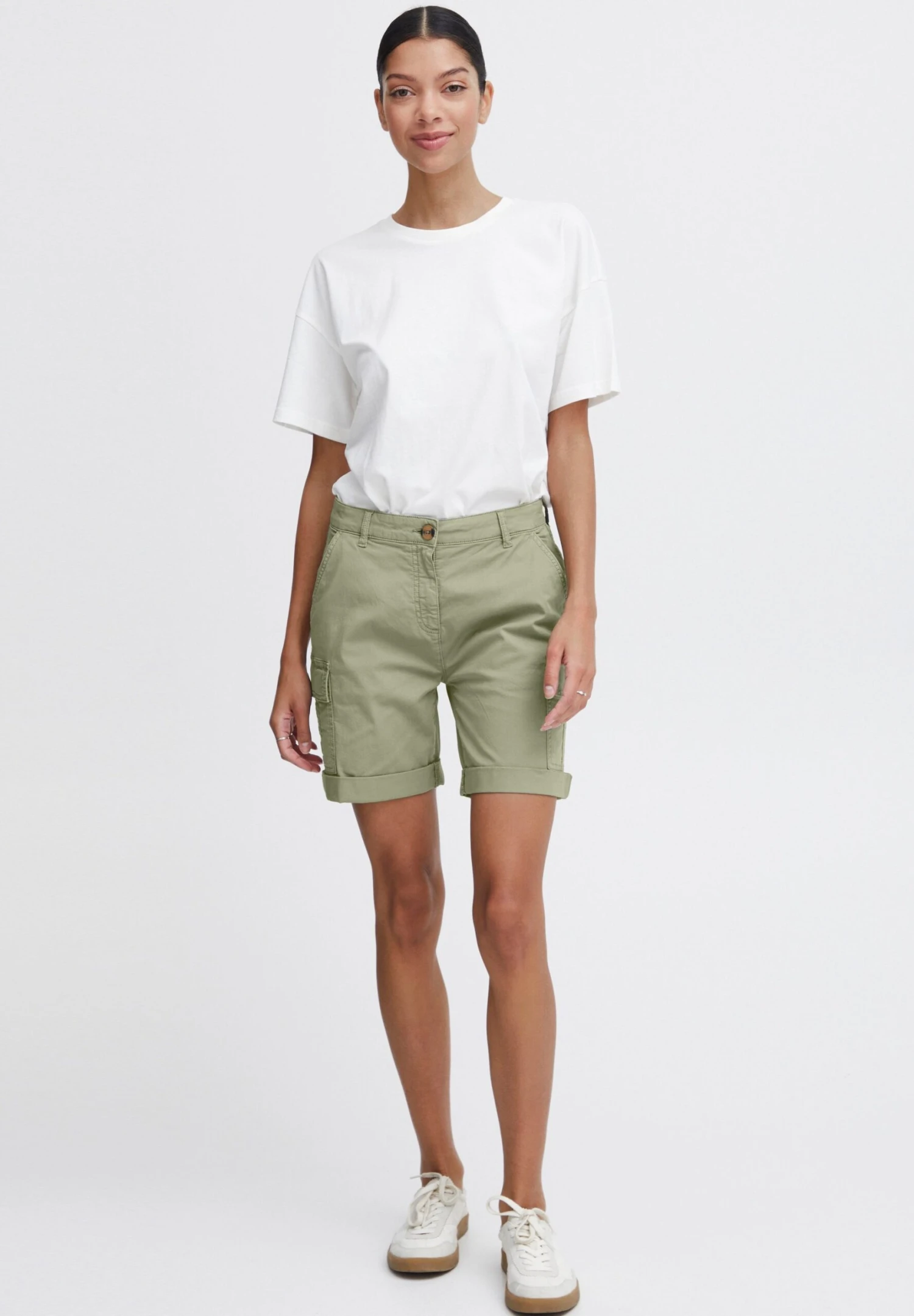 OXMO OXCHANICE REGULAR FIT - Shorts - Seagrass 2 OXMO OXCHANICE REGULAR FIT - Shorts - Seagrass - Image 2