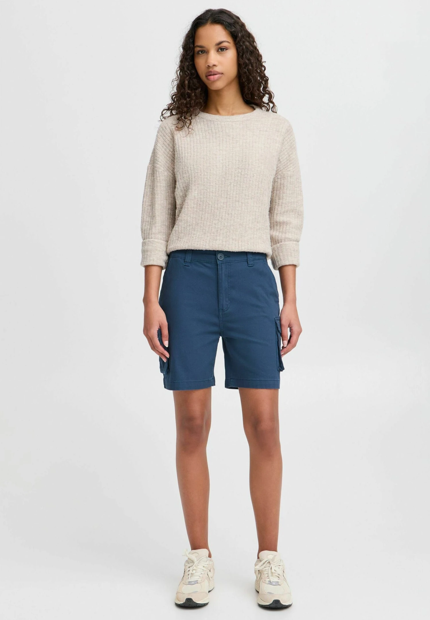 OXMO OXKVINNE REGULAR FIT - Shorts - Dress Blues 2 OXMO OXKVINNE REGULAR FIT - Shorts - Dress Blues - Image 2